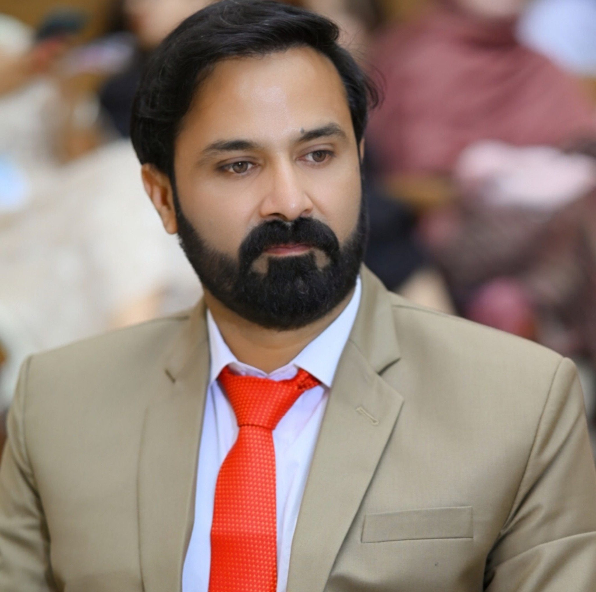 Rajab Ali Azad - ایک انتہائی سفید پوش گھرانہ شدید مالی... | Facebook