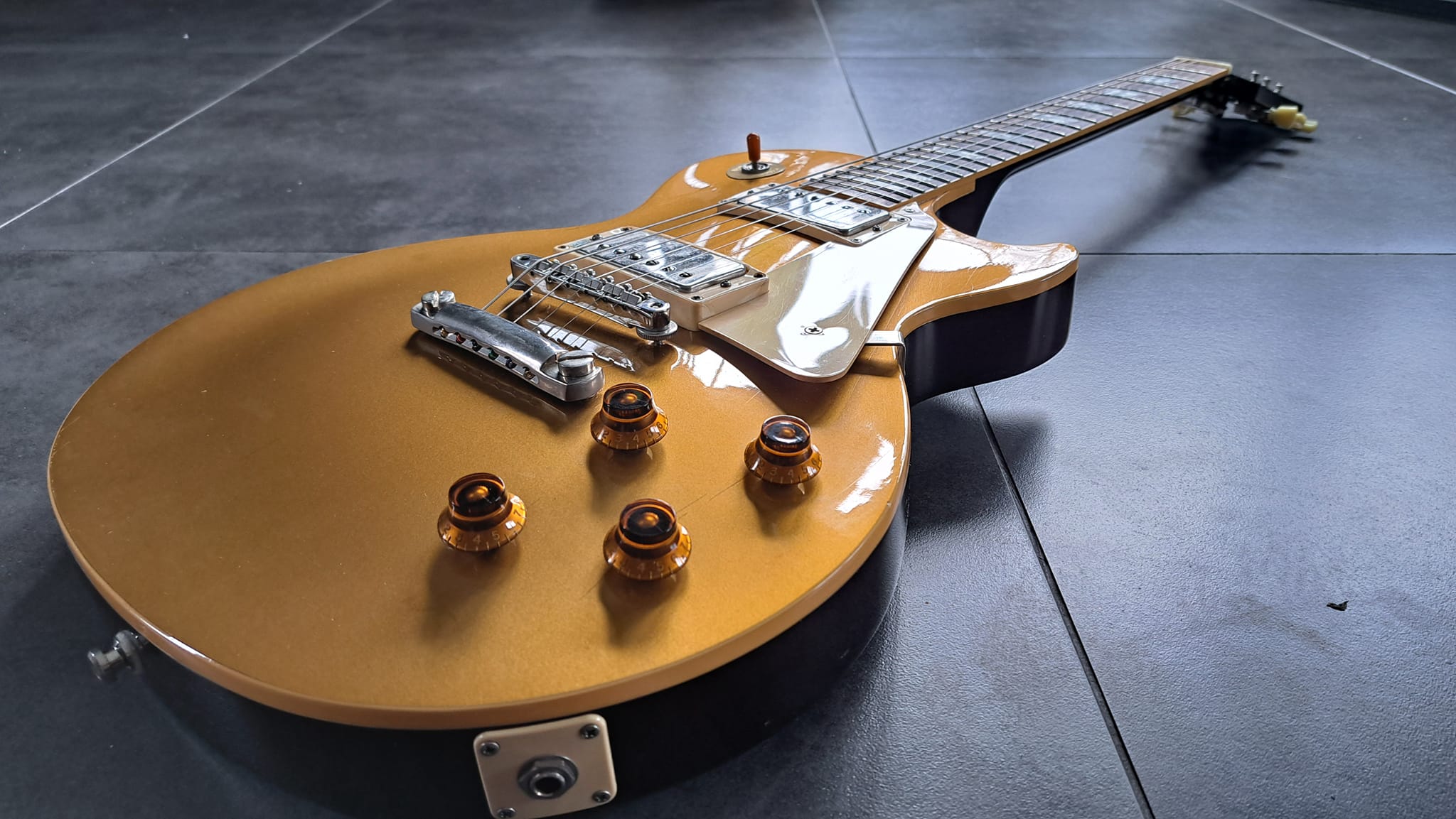 1987 Gibson Les Paul Pre-Historic Guitar in Gold