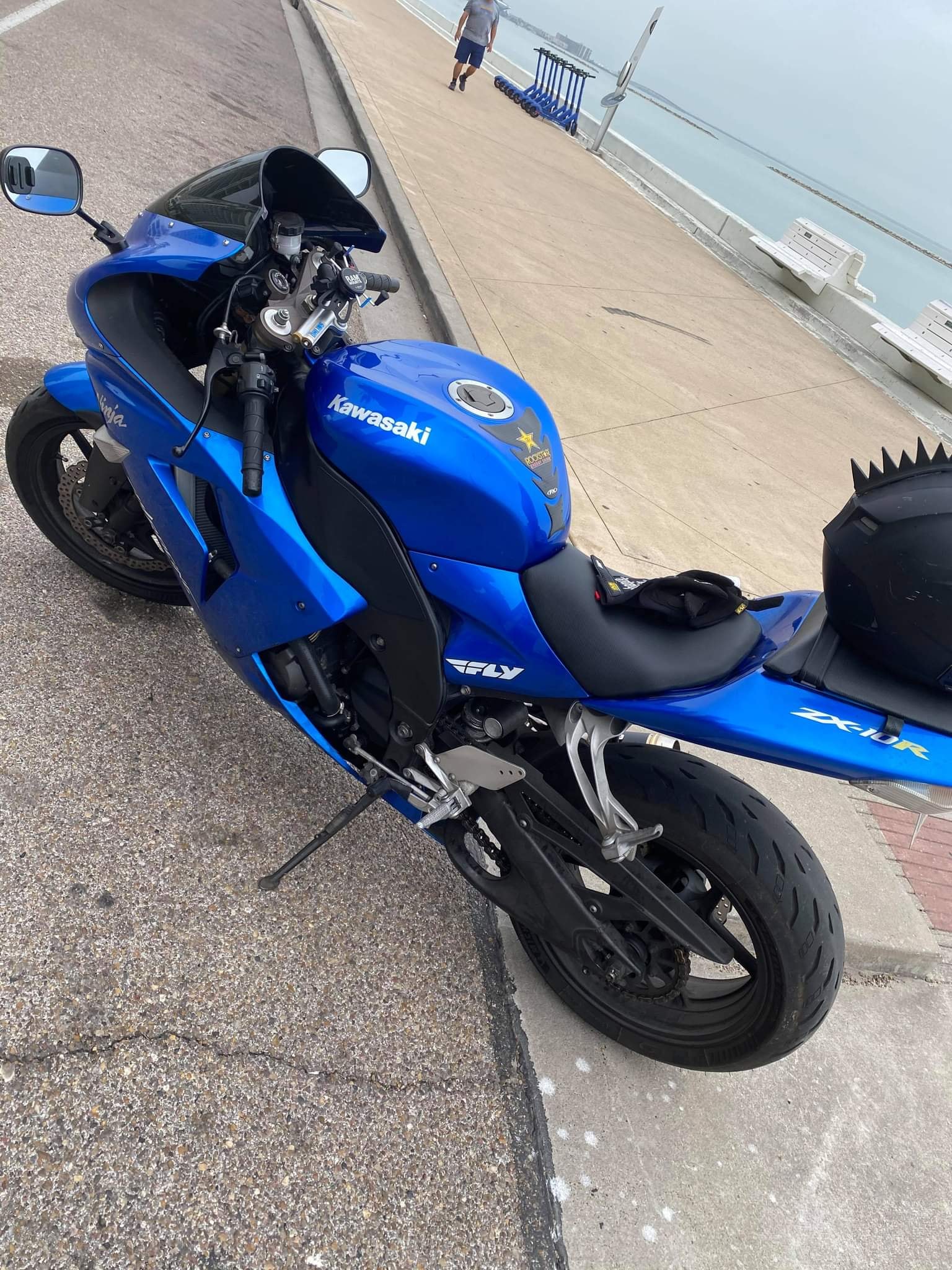 BE ON THE LOOK OUT! This blue Kawasaki Ninja ZX10R 2007 motorcycle