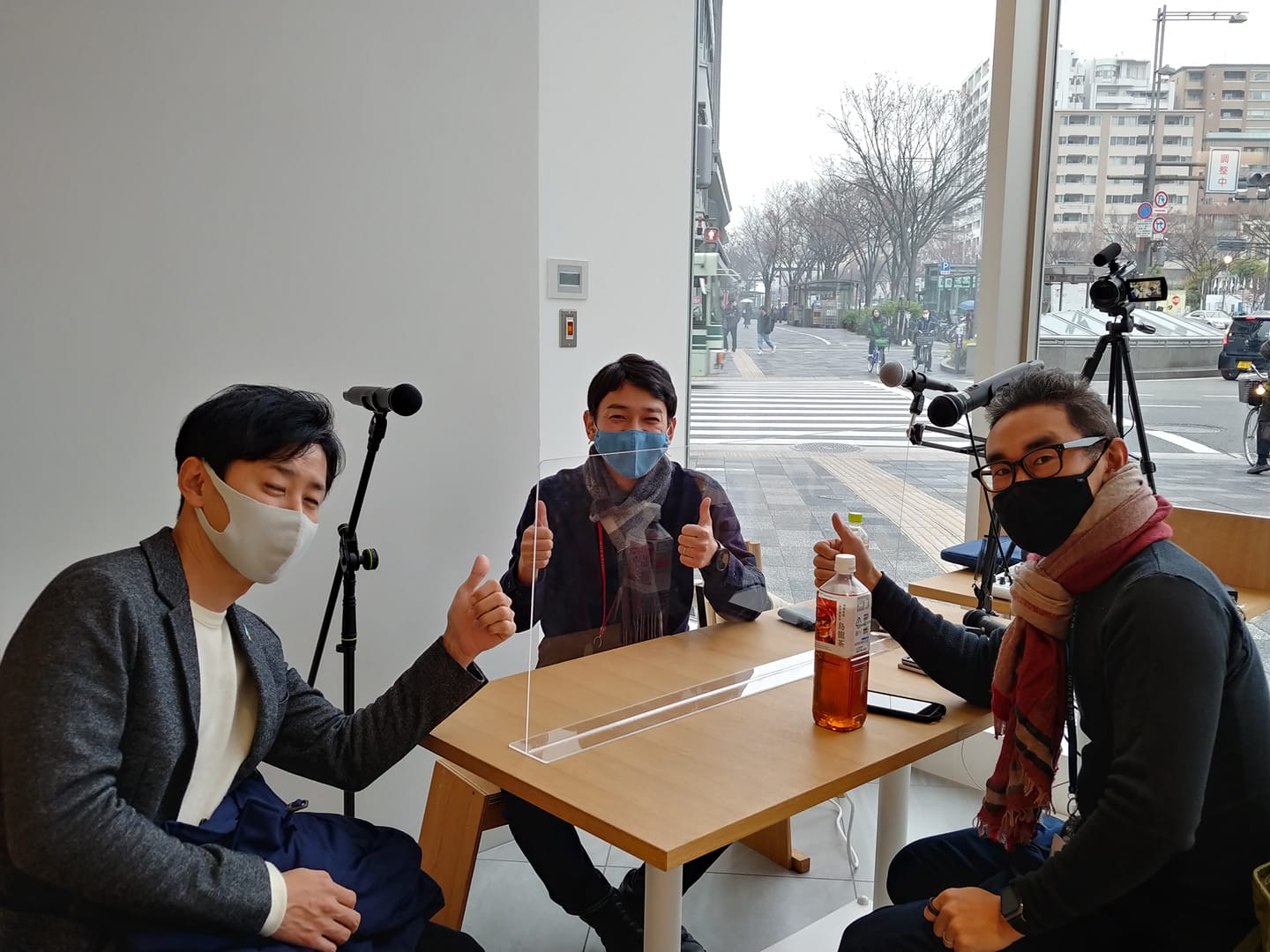 合同会社カーニバルライフ 打ち合わせのはずがquestionラジオ出演 ぜひ聞いてね Qラジオ Facebook