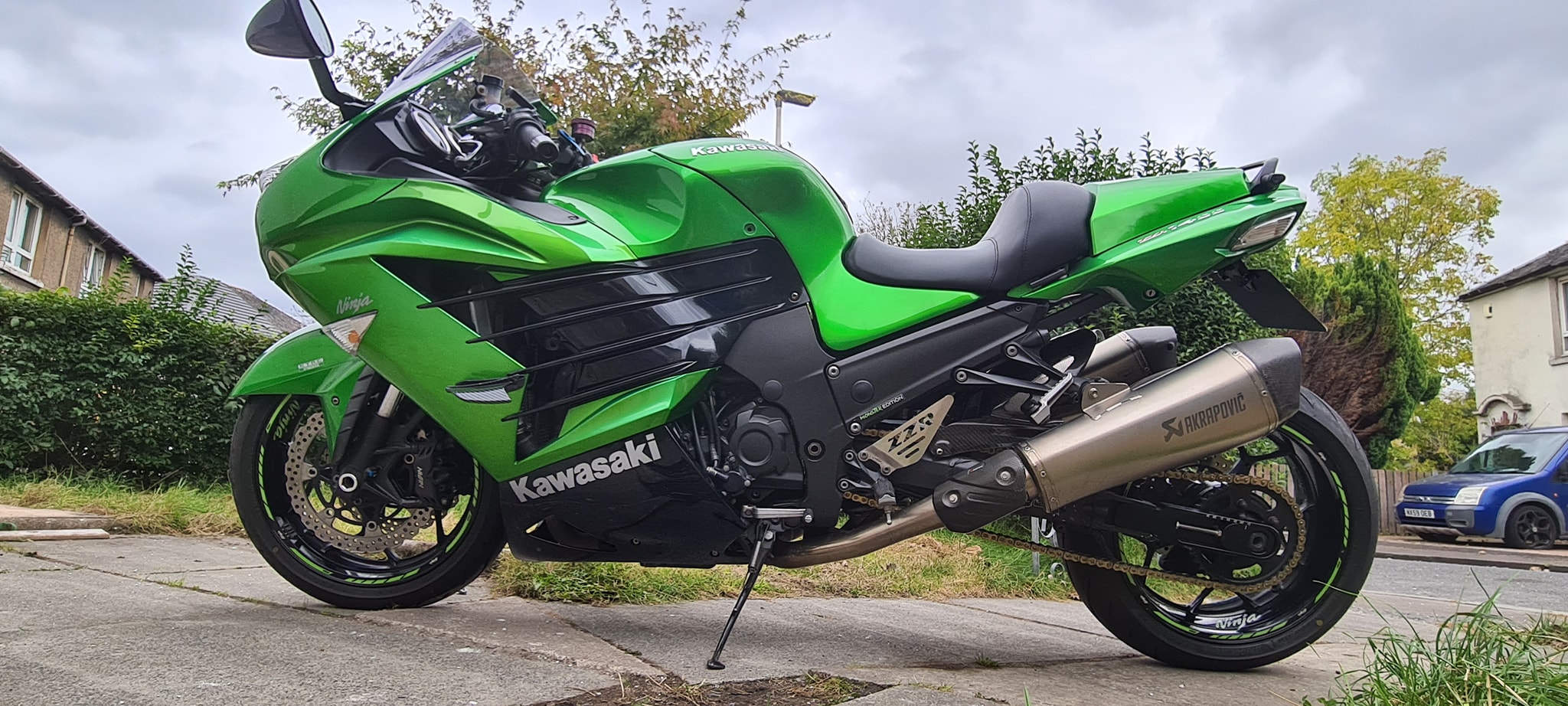 ⚡ THE VELOCITY SOVEREIGN – KAWASAKI ZZR 1400 Bow to the