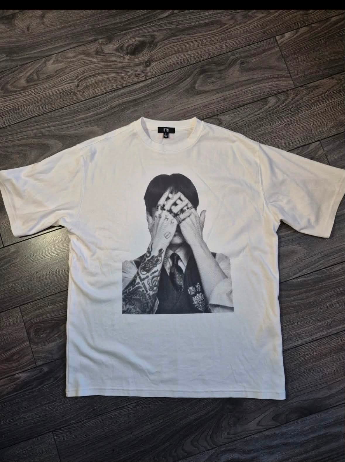 Jungkook T-shirt size Large for BTS pop-up in Toronto on September 10