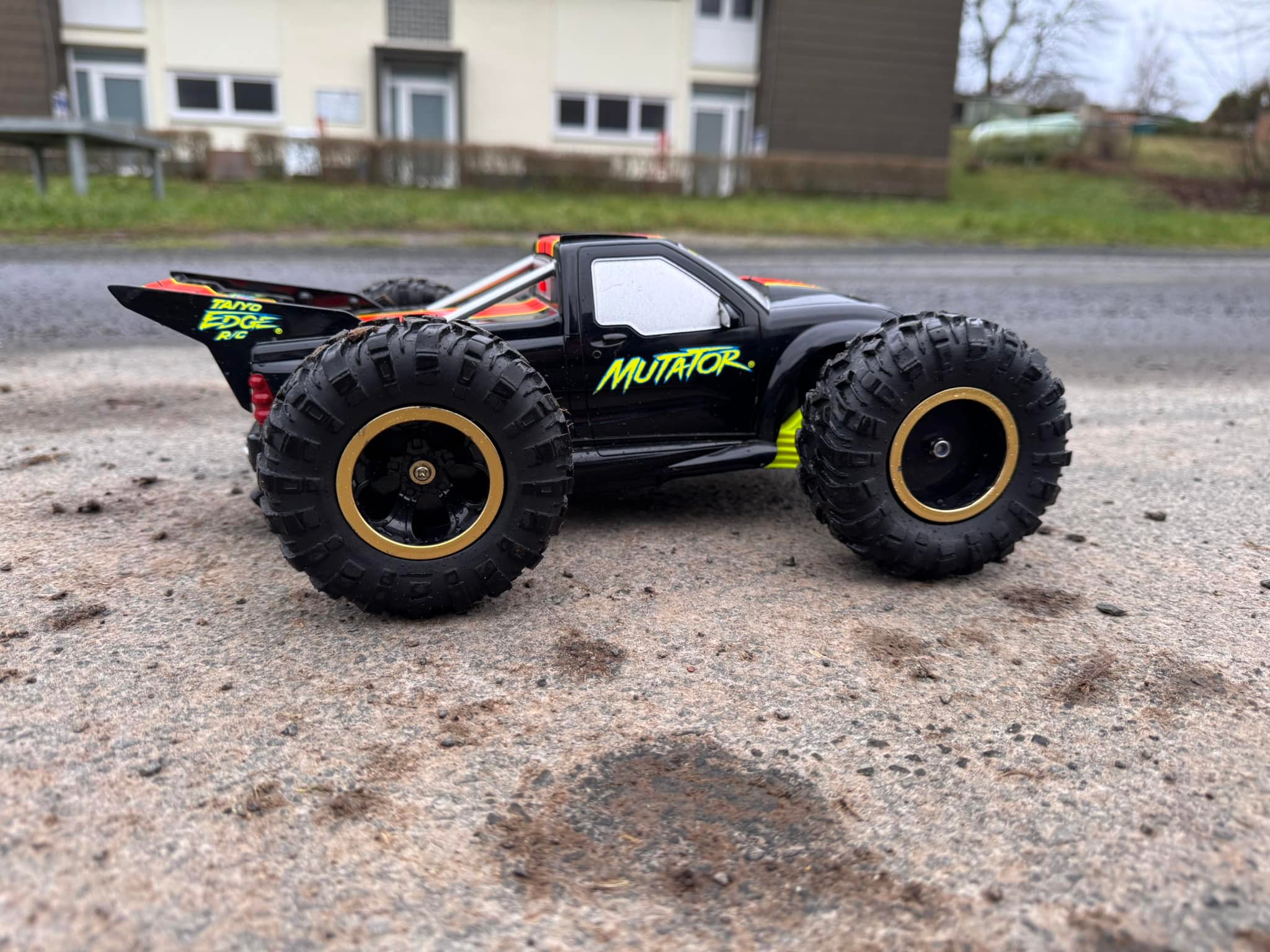 I got my Taiyo Edge Mutator an update. The old rims are too hard 