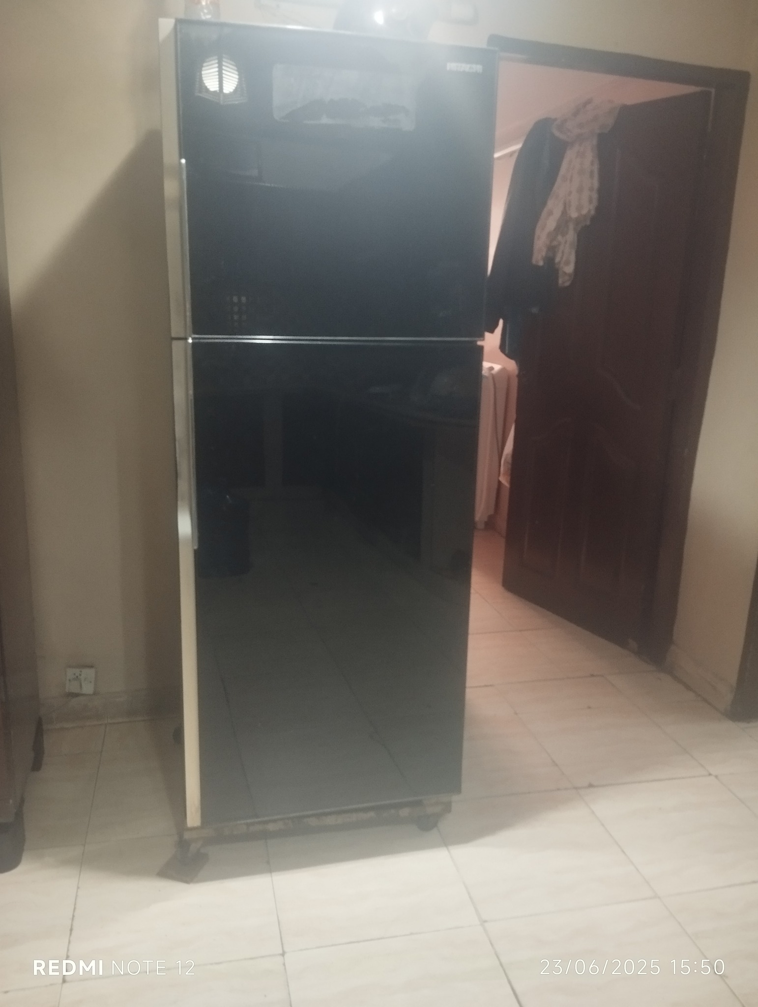 The 410-liter Hitachi refrigerator (2021 model) is available at 