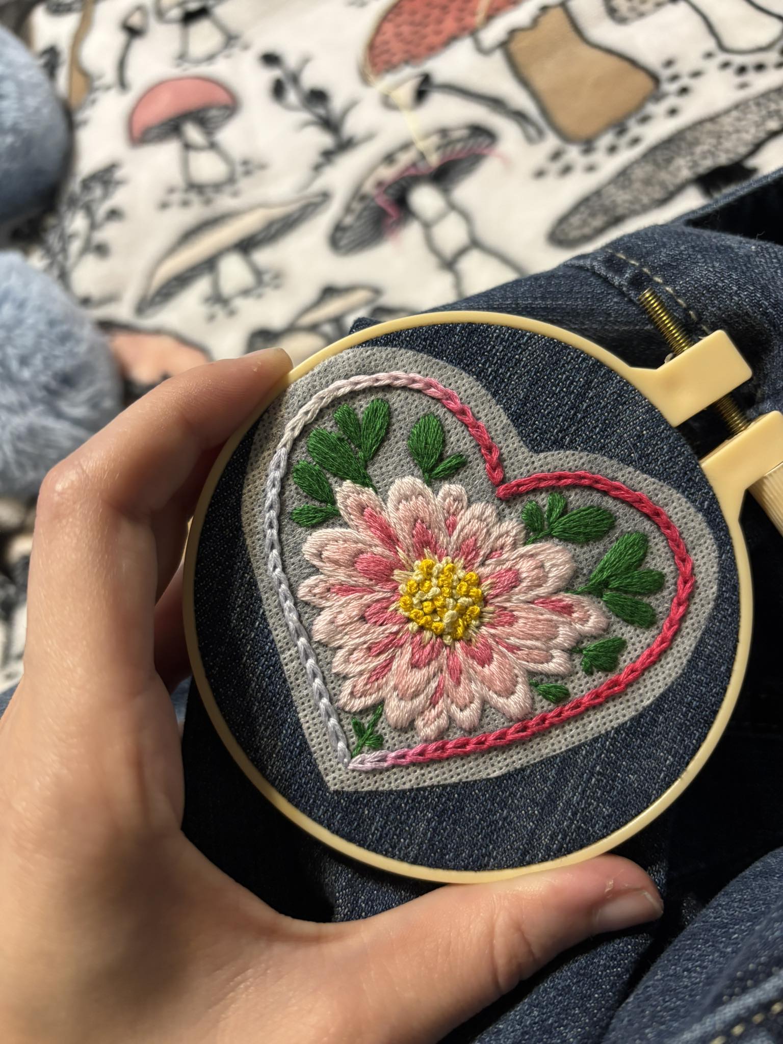 Sharing embroidered flower heart patch jacket