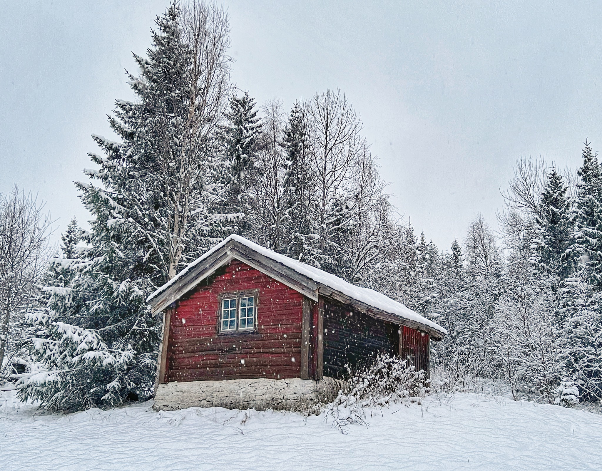 Gamle hus, bygninger og ting i Norge | I denne lille røde stuen på ca ...
