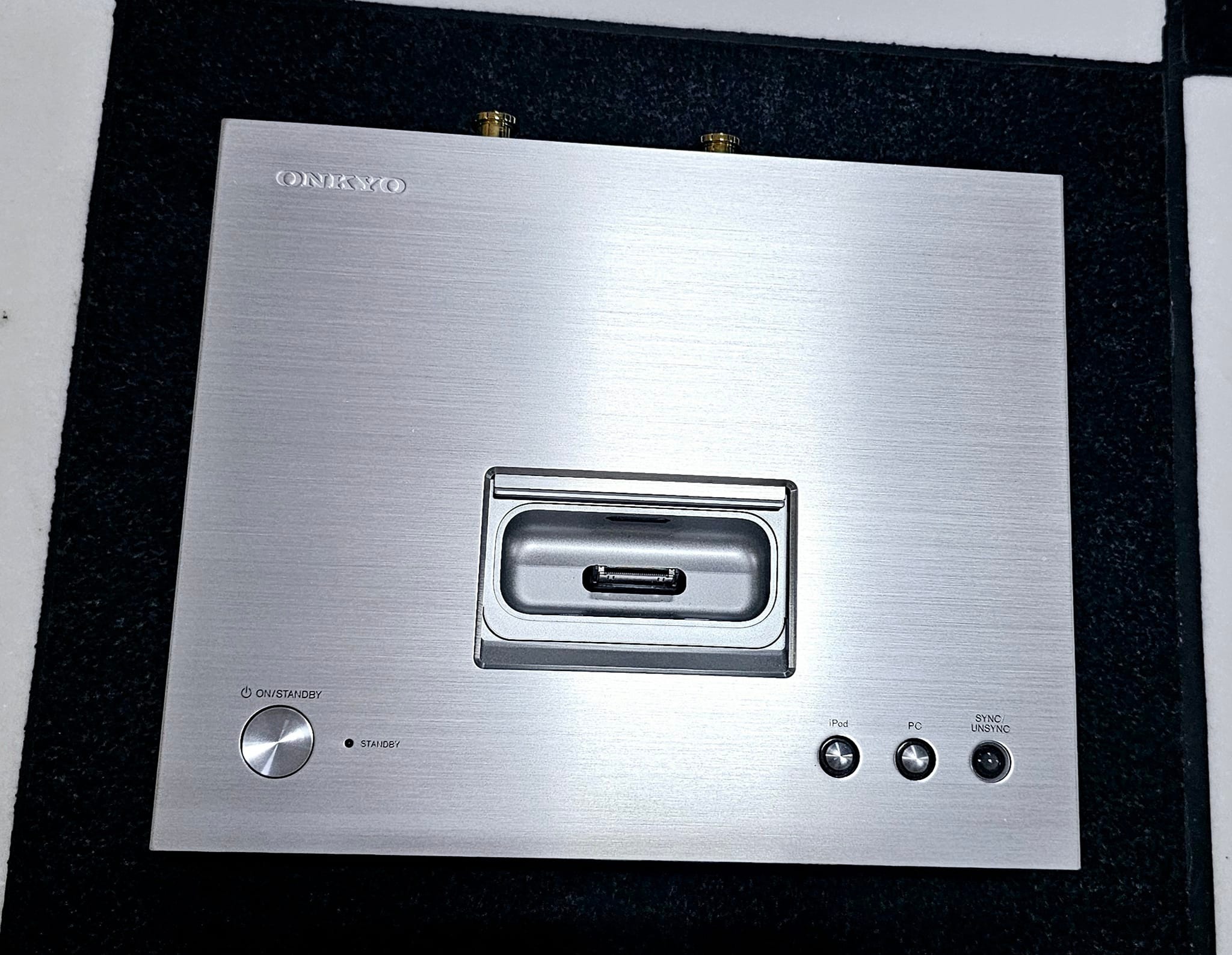 Onkyo digital media transport ND-S1000 for iPod/iPhone