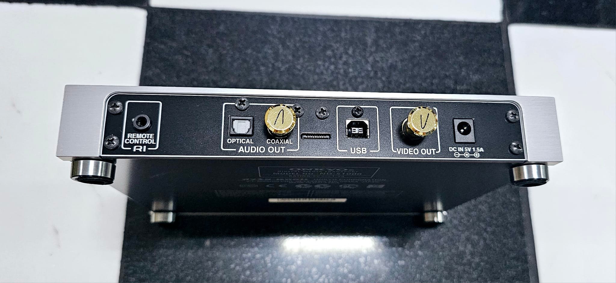Onkyo digital media transport ND-S1000 for iPod/iPhone