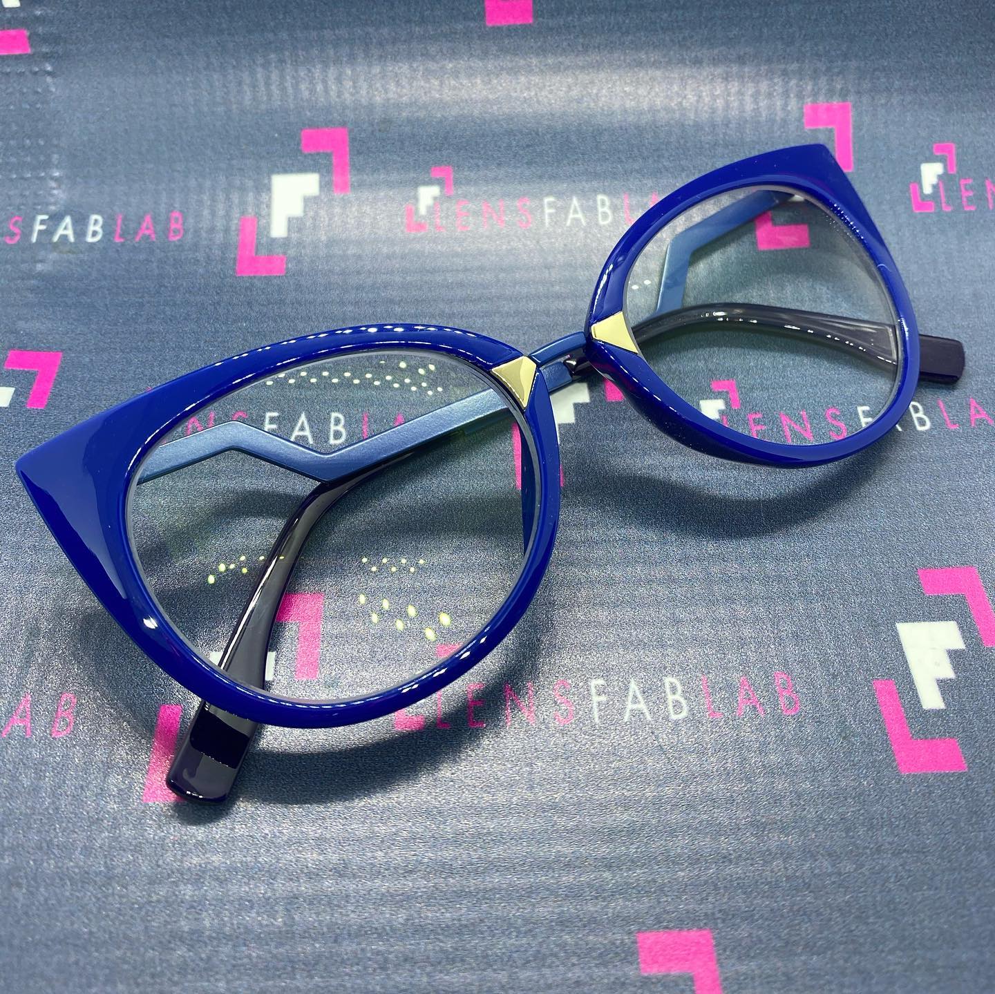 Lens Fab Lab - 🤔 which color should I choose? Why not both 🤓