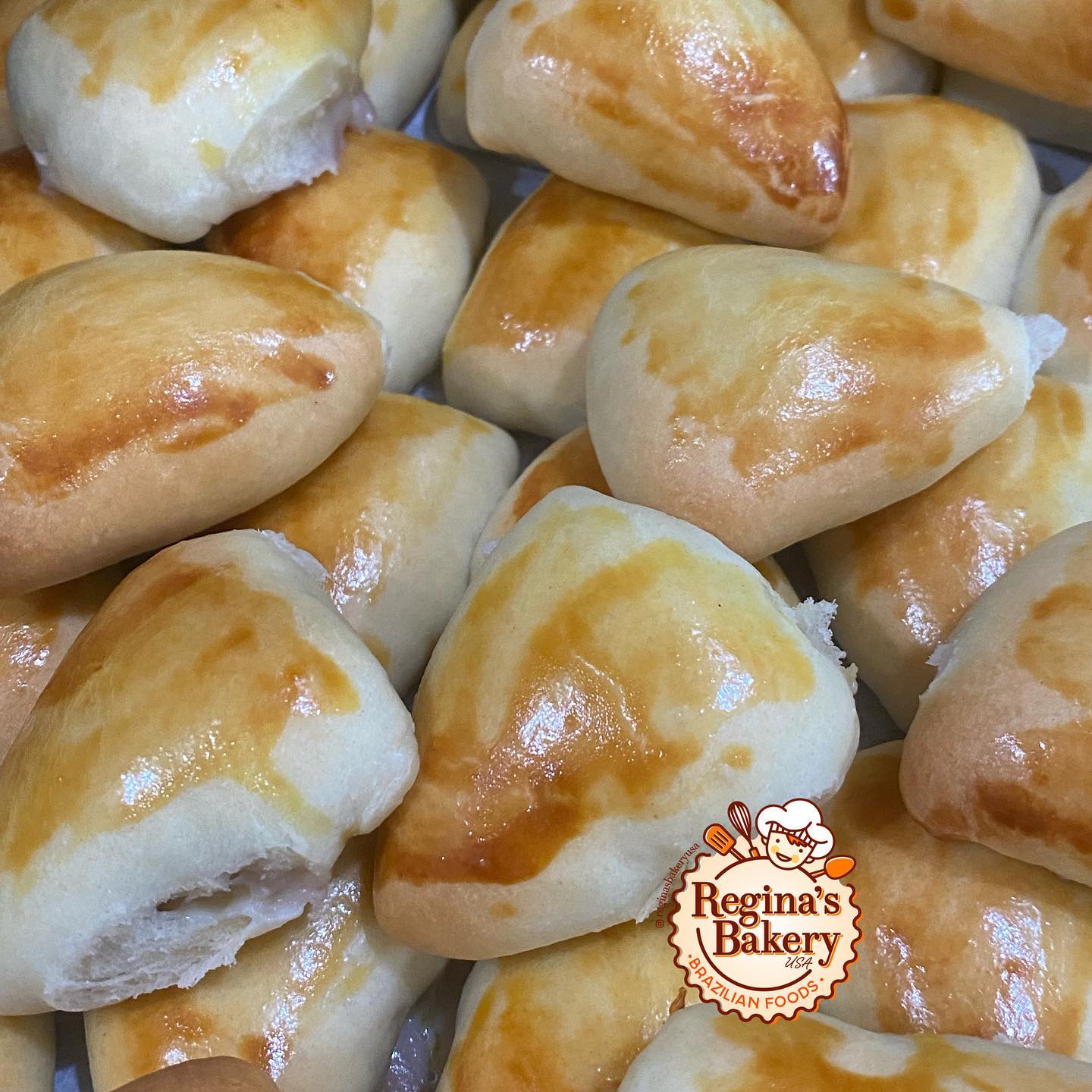 Esfihas de carne e calabresa….... Reginas bakery Usa