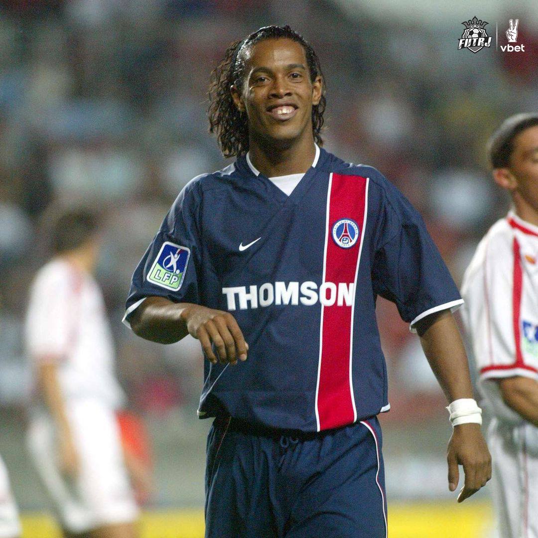 PSG x Ronaldinho A stunning long sleeve PSG home shirt from