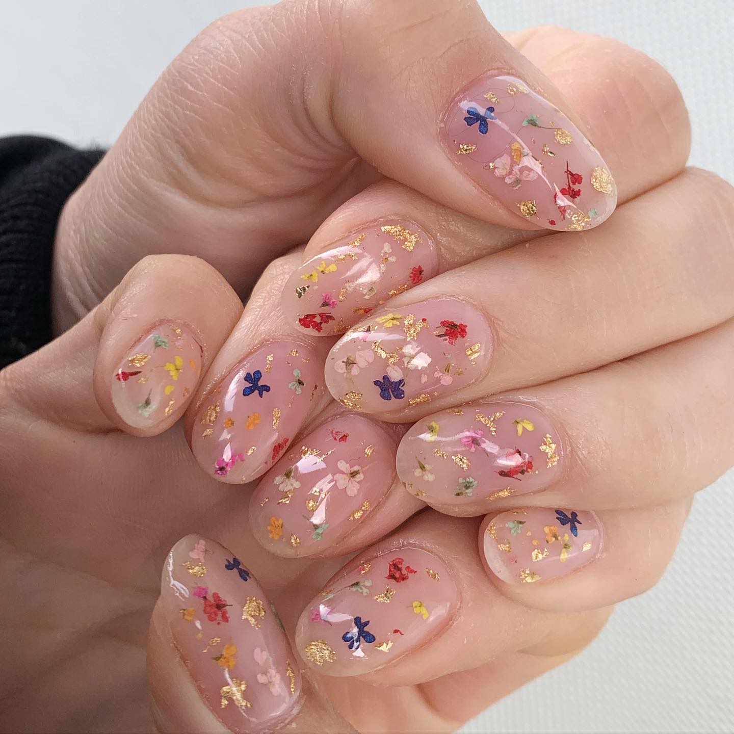 Glam Nailstudio A Day Like Today With A Lot Of Sunshine Feeling Like Spring Is Around The Corner Springnails お花ネイル Floralnails Yvrnails Yvrnailart Vancouvernails Vancouvernailtech バンクーバーネイルサロン バンクーバーネイル