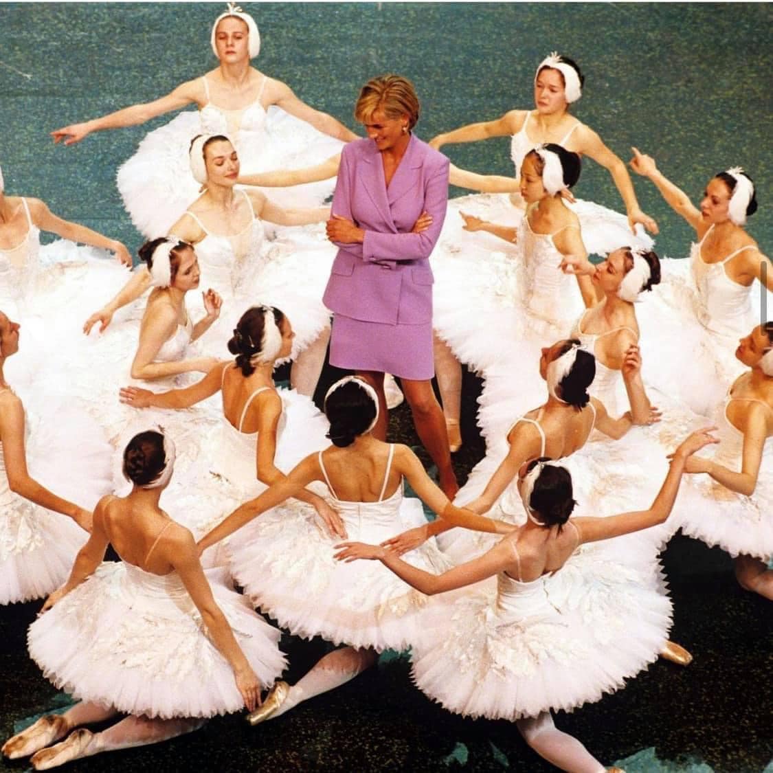 バレエ Disney Princess Diana 📷Princess Diana with ballerinas from the English National Ballet