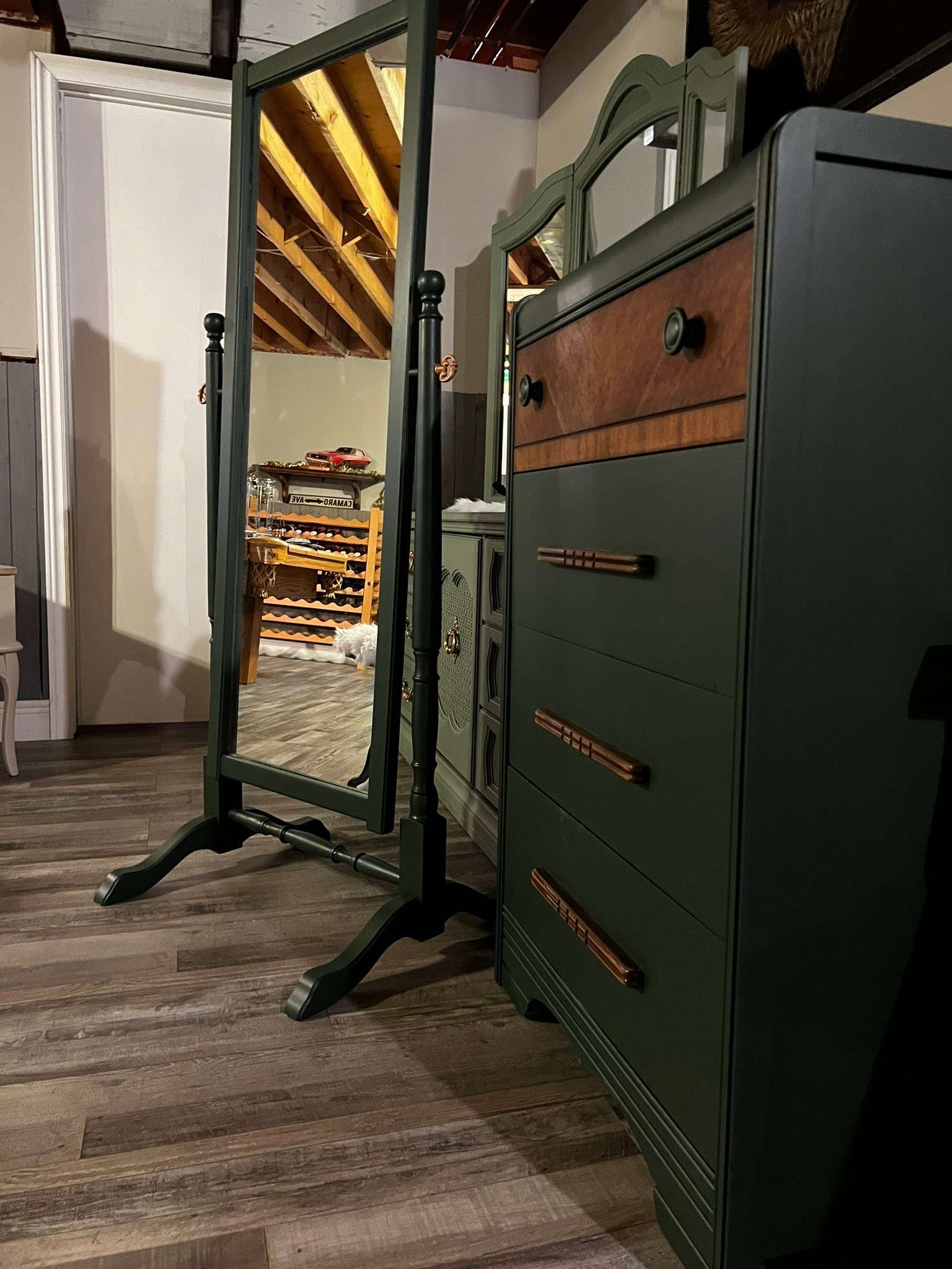 Manor green mirror to co ordinate with recently finished dresser !!! Love this green