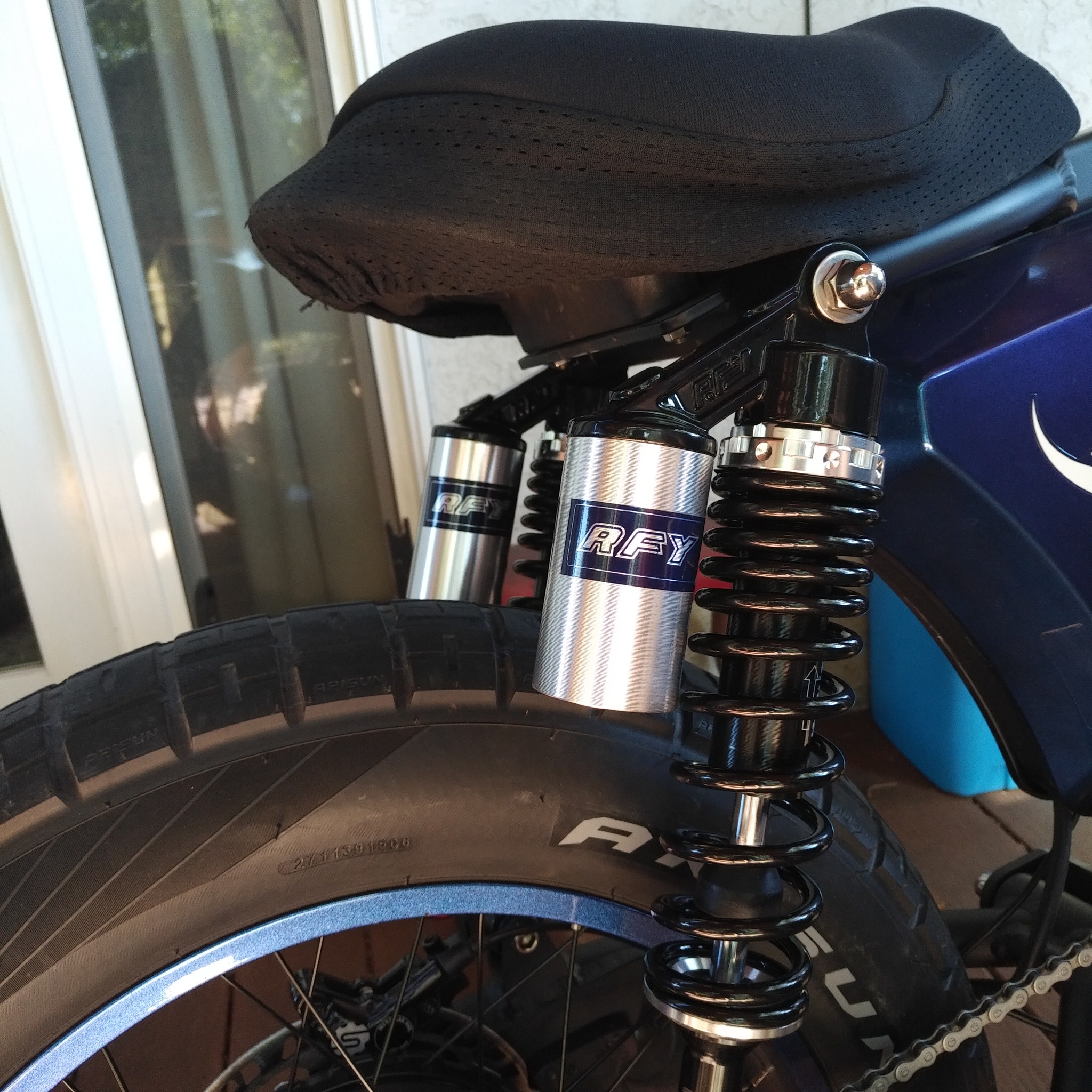 RFY QR-2B-320 Universal Motorcycle Air Shock Absorber Rear 