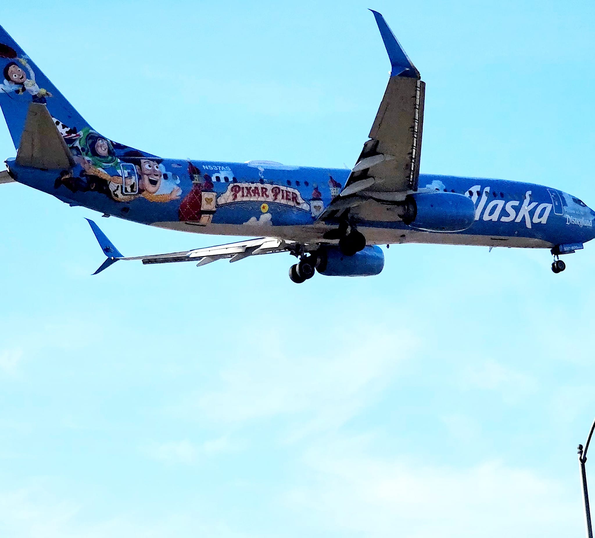 Alaska Airlines Boeing 737-800 in Mickey's Toontown Express livery
