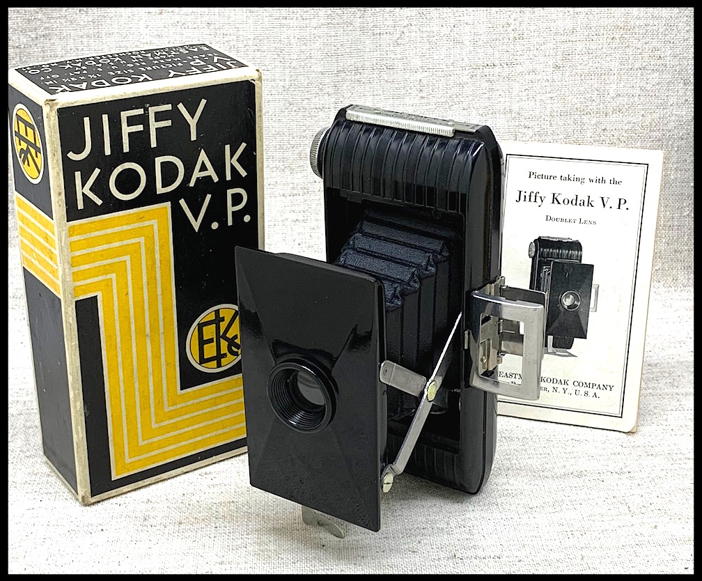 Kodak Jiffy 6-20 with Art Deco design touches