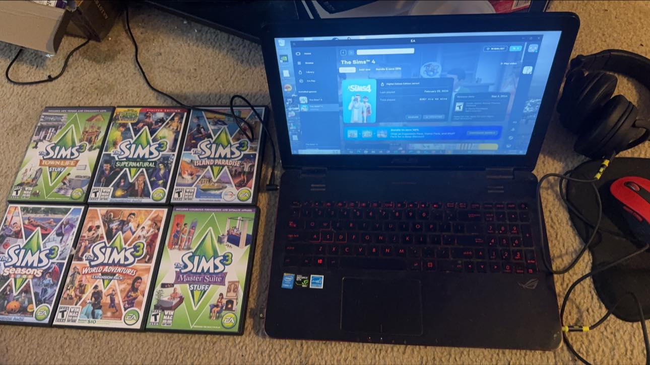 The Sims 3 Collector's Edition with bonus keychain USB Drive (2009)