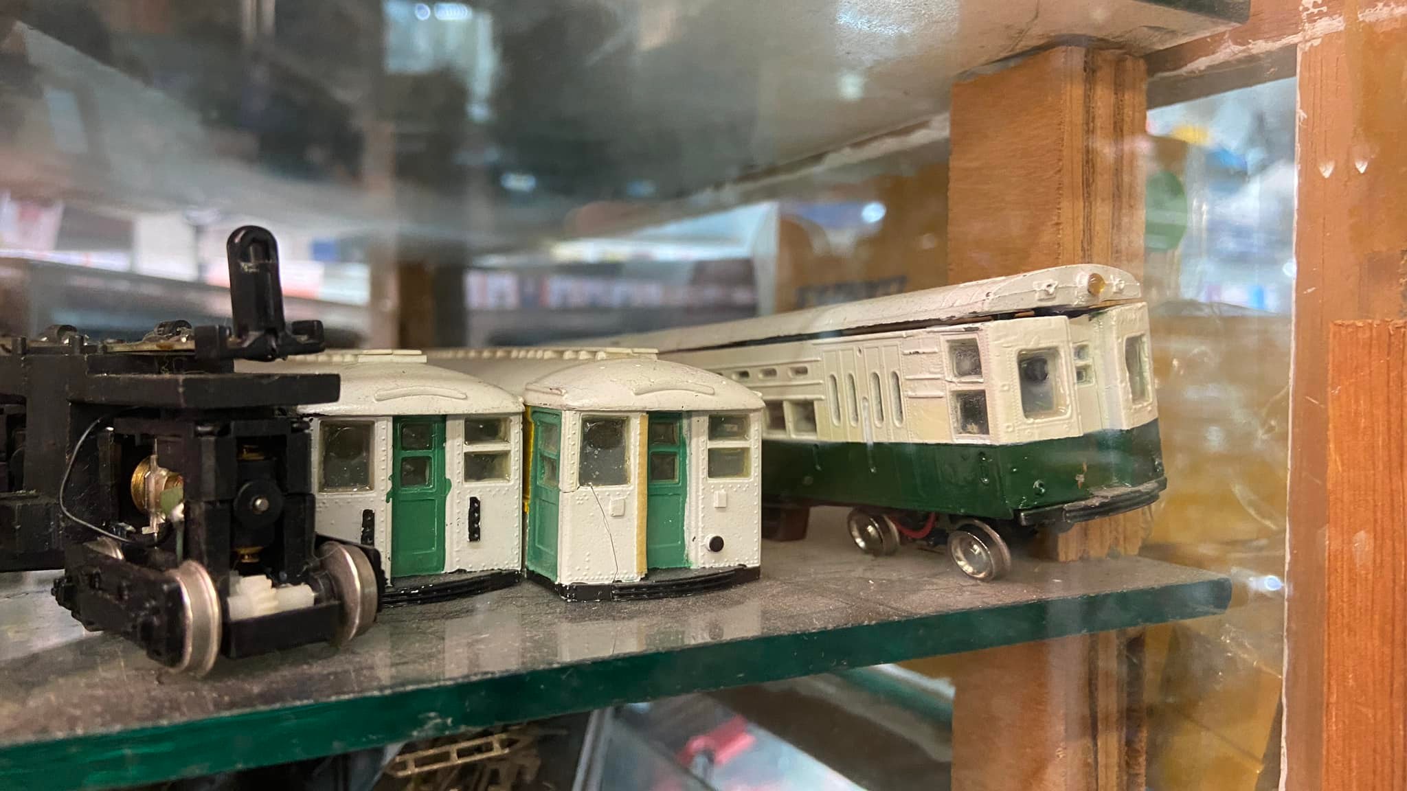 CTA lift bus and Big Daddy Records store in Chicago