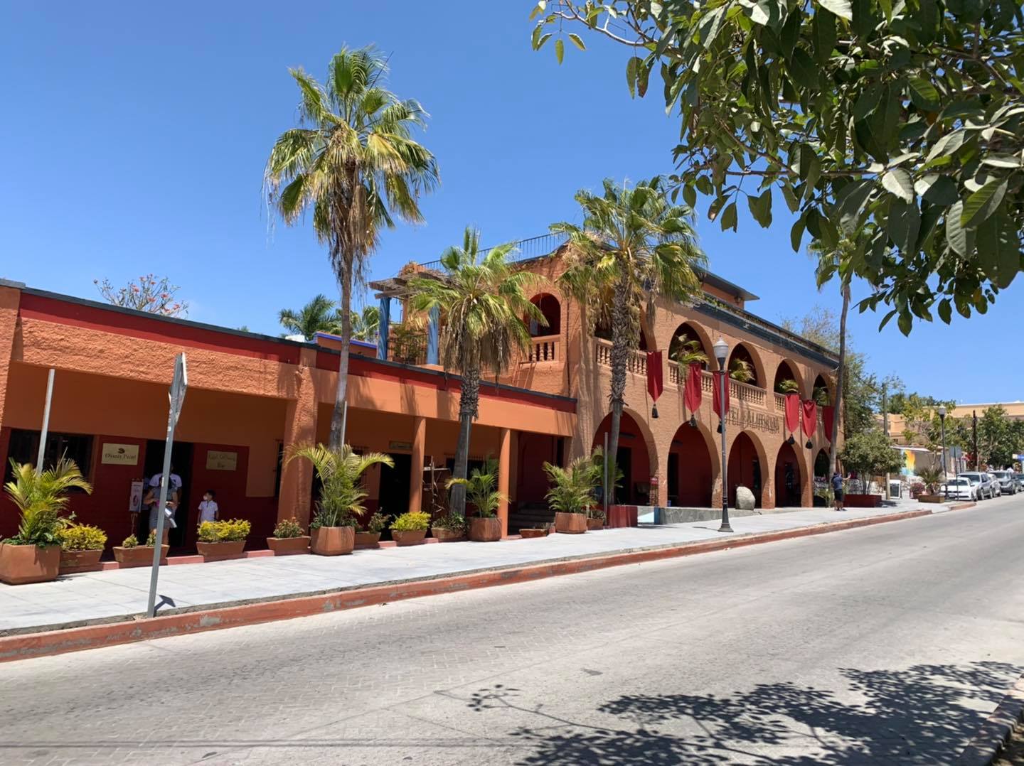 VoxTuberos - VISITAMOS EL HOTEL CALIFORNIA EN TODOS... | Facebook