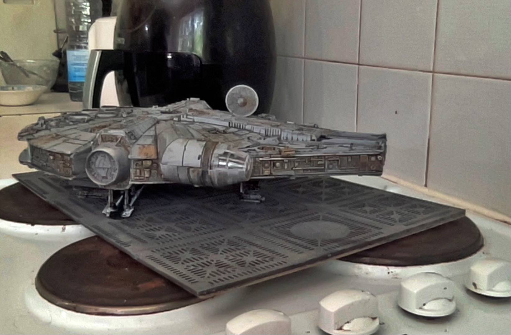 Maquette Star Wars Millennium Falcon Avec Lumière Et Son – Kit Build & Play Pour Débutants Et Fans