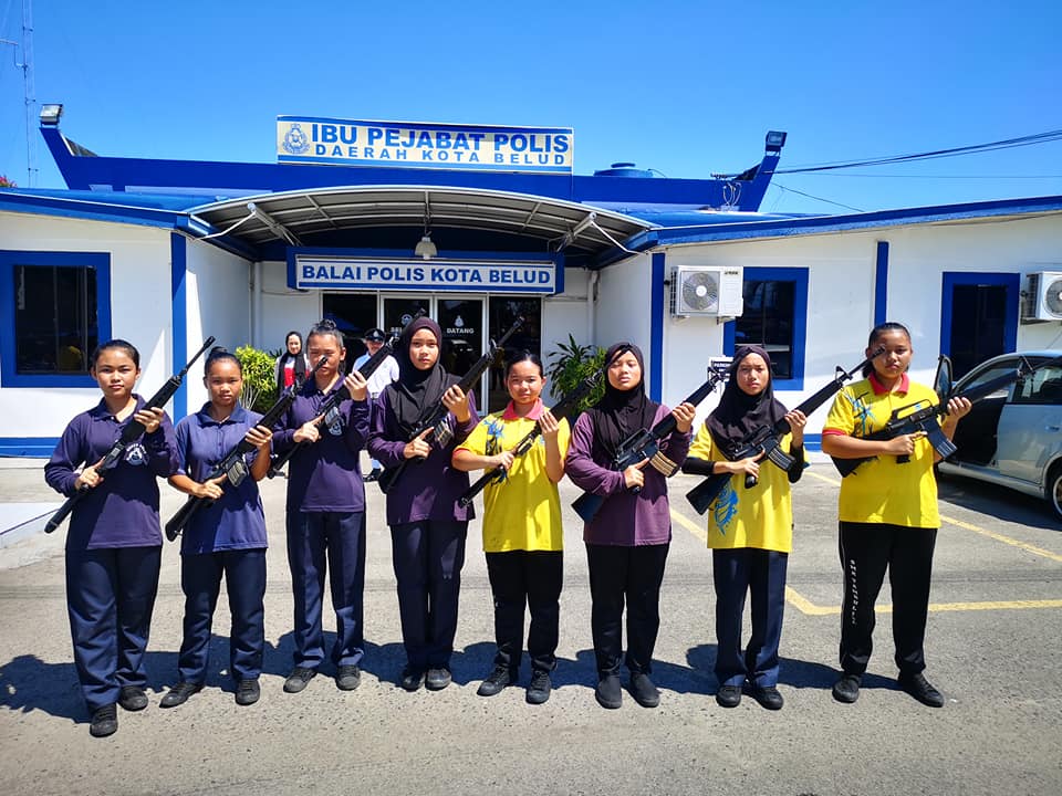 Latihan Kawad Senjata Di Ipd Kor Kadet Polis Starlion Facebook