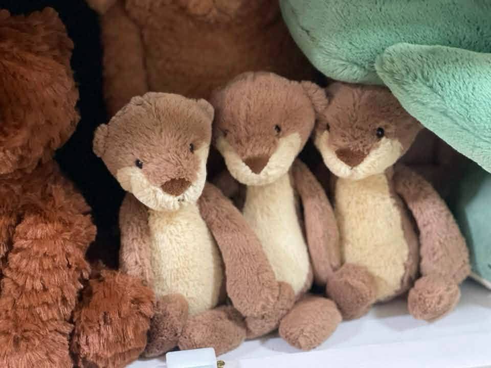 Small Bashful Otter 198$ (per piece)