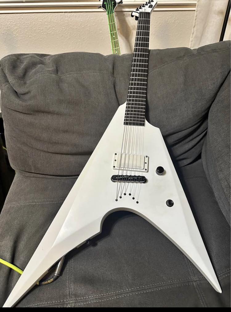 What hard case fits Arrow Black Metal guitar?