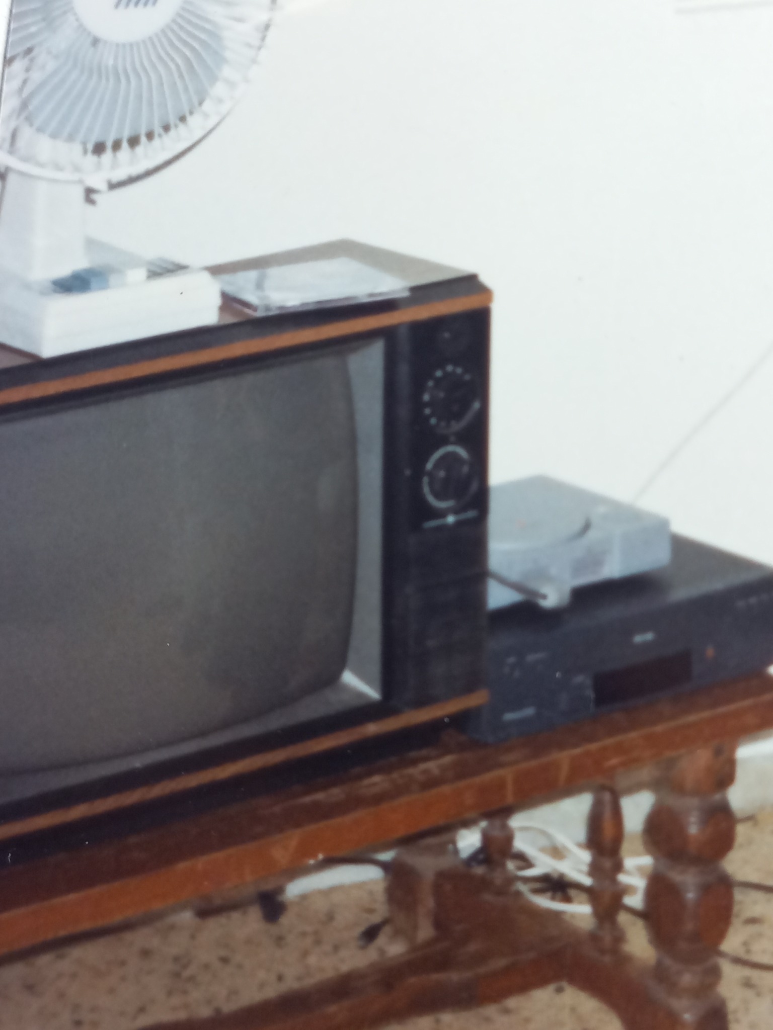What is the model number of this 1997 CRT TV?