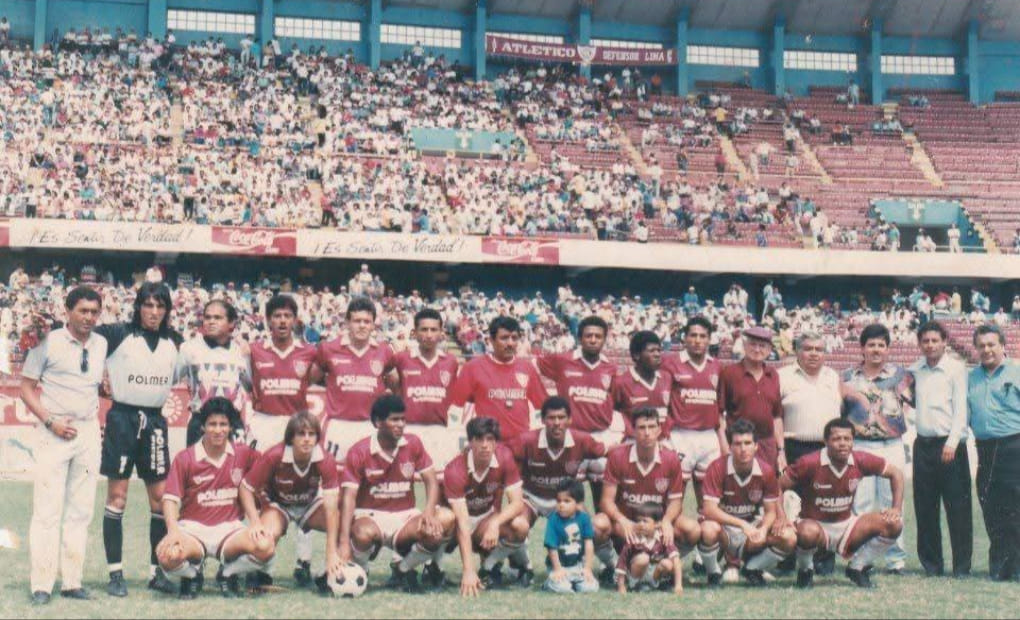 Crónicas de Fútbol (Retro) | En el Nacional, el plantel de jugadores ...