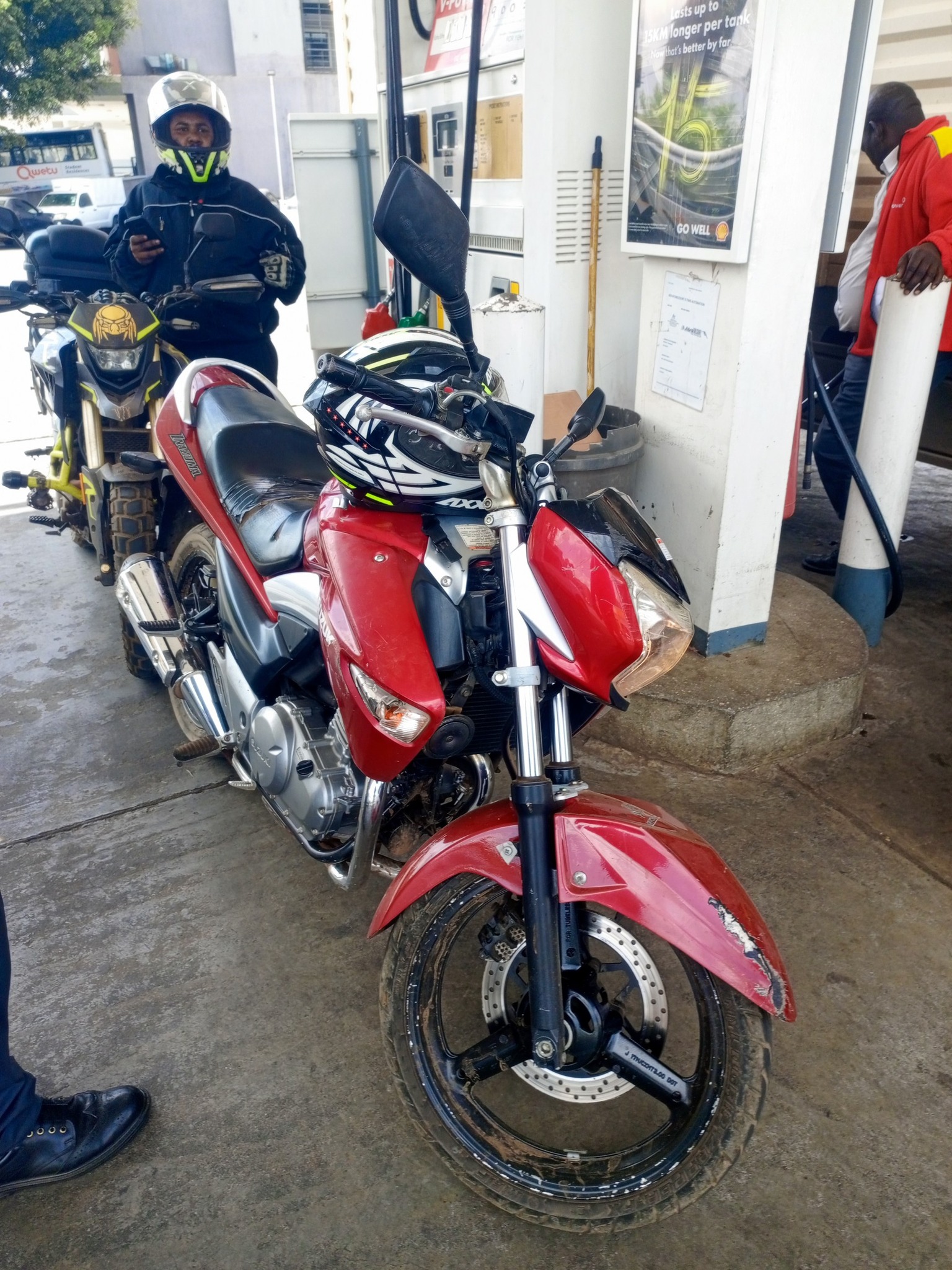 Suzuki Inazuma 250 bike review