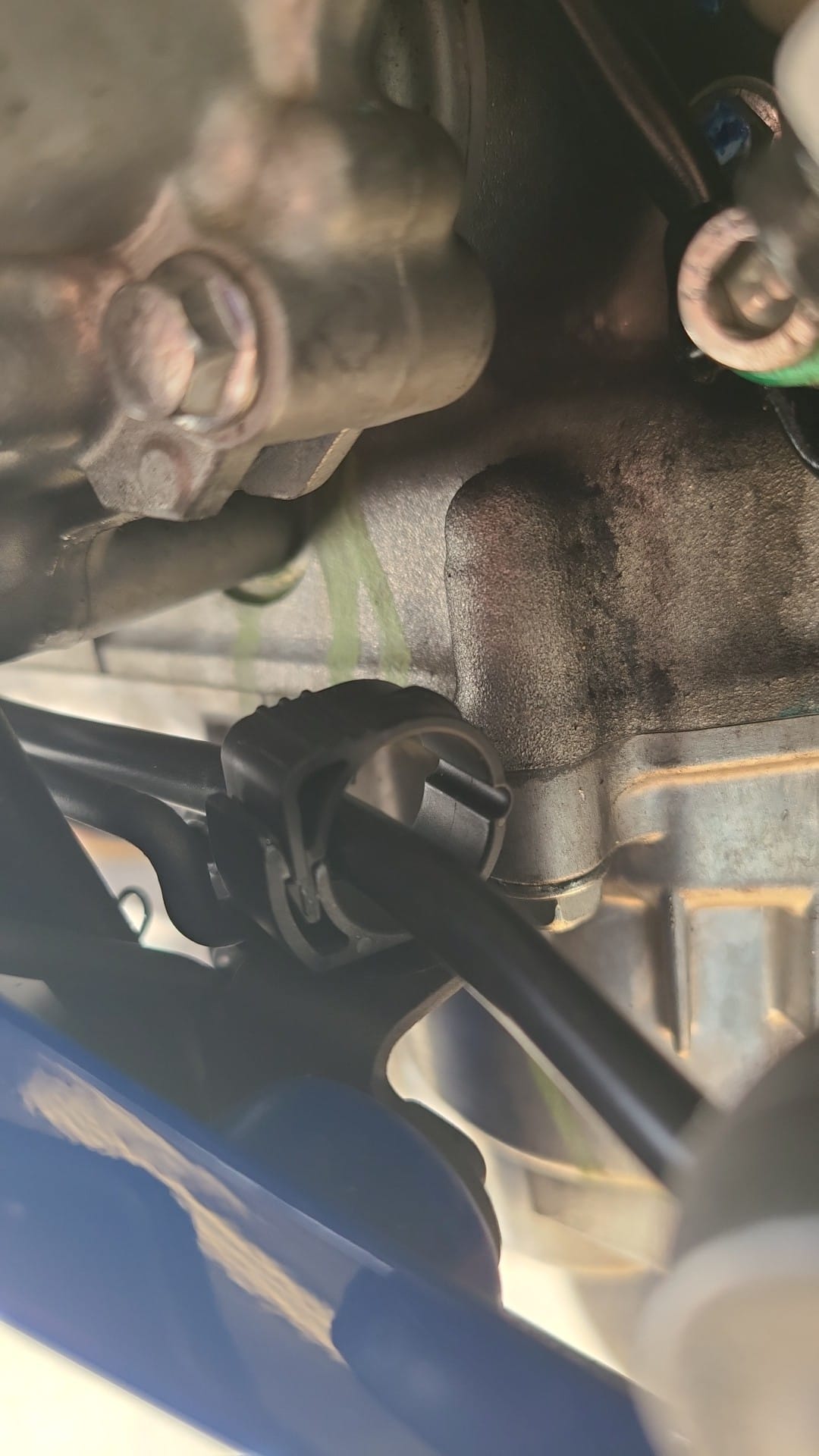 Anyone have this problem on there zx4rr coolant leak?