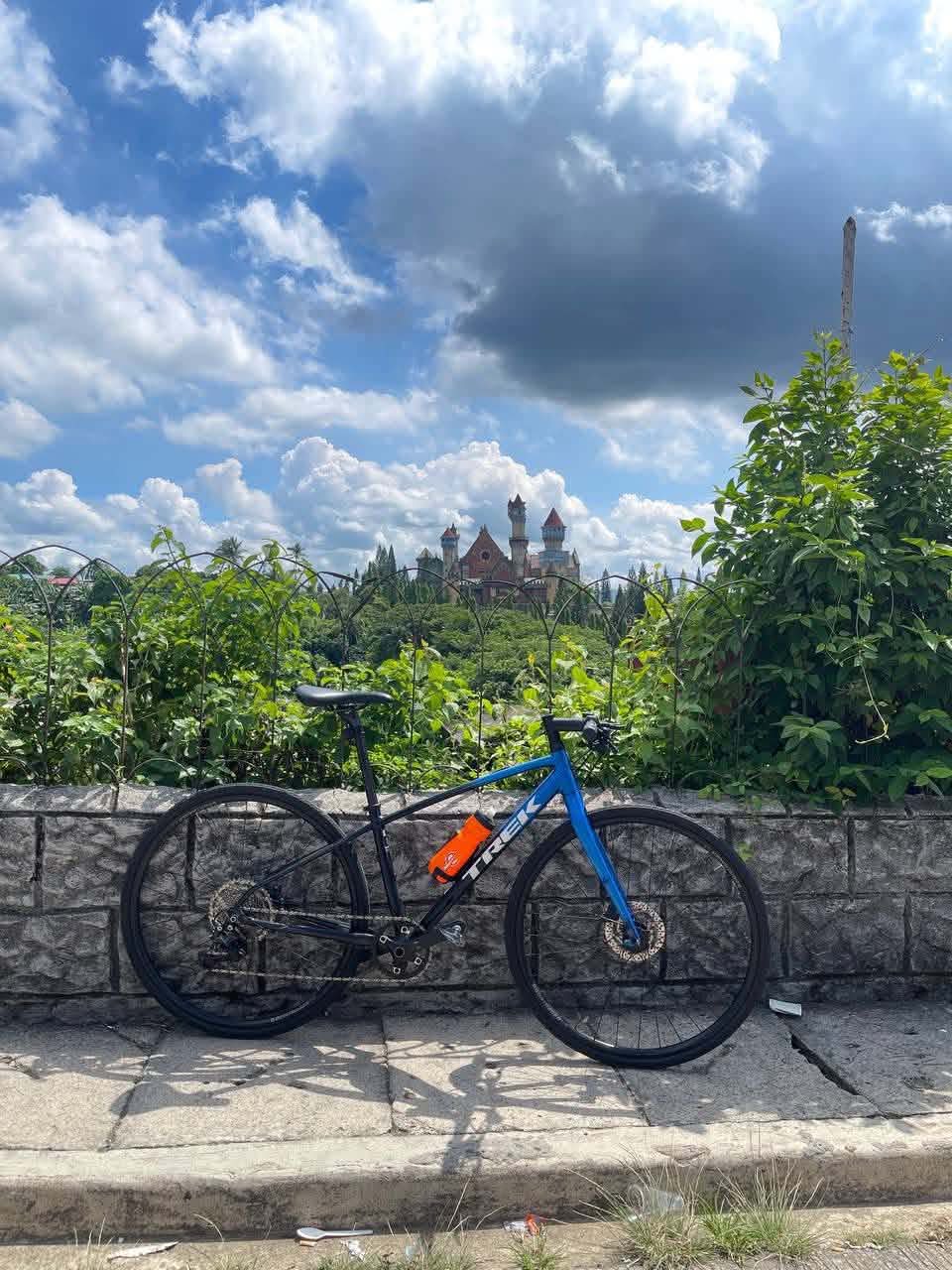 Trek FX3 bike for sale with Shimano Deore components