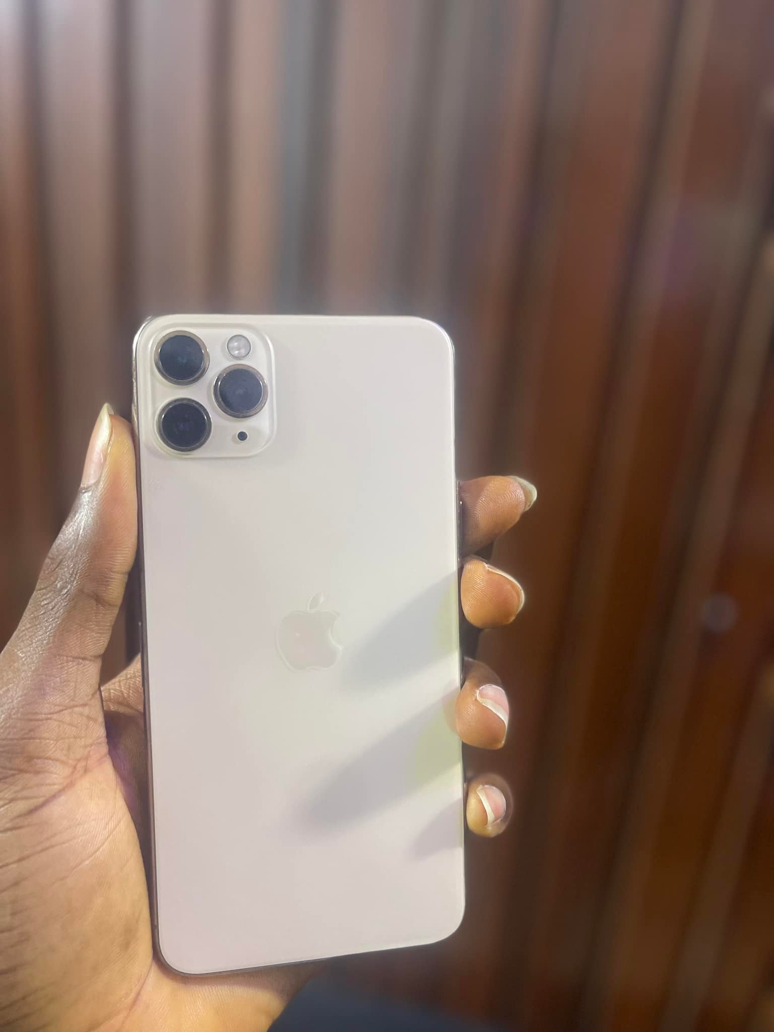 iPhone 11 Pro Max 256GB Face ID ✓ True Tone ✓ Strong battery iOS