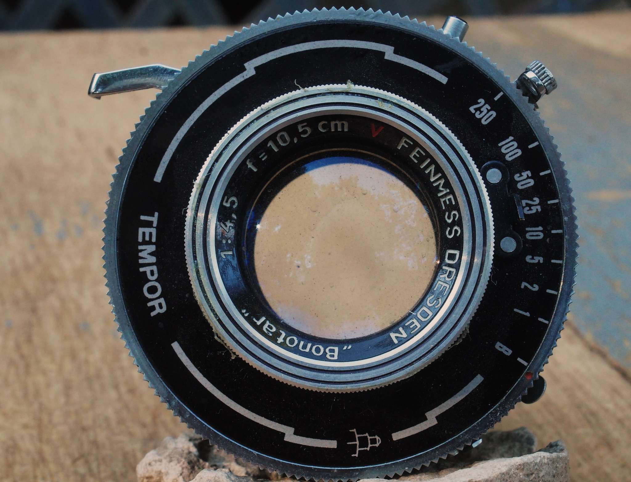 Feinmess Bonotar 10,5 cm f/4,5 lens review on digital sensors