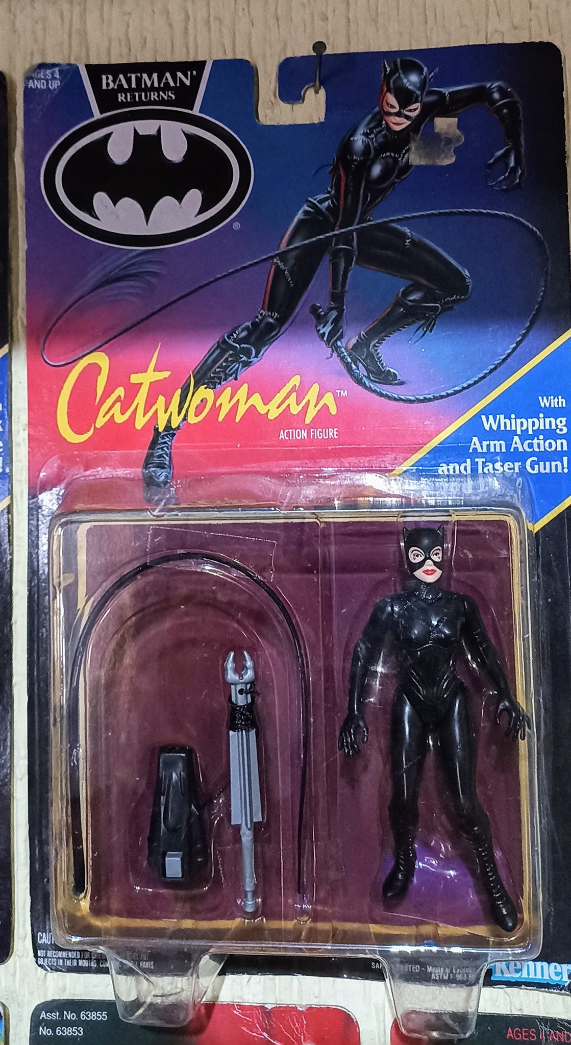 Does 1991 Batman Returns Catwoman fit with the Kenner Super Powers