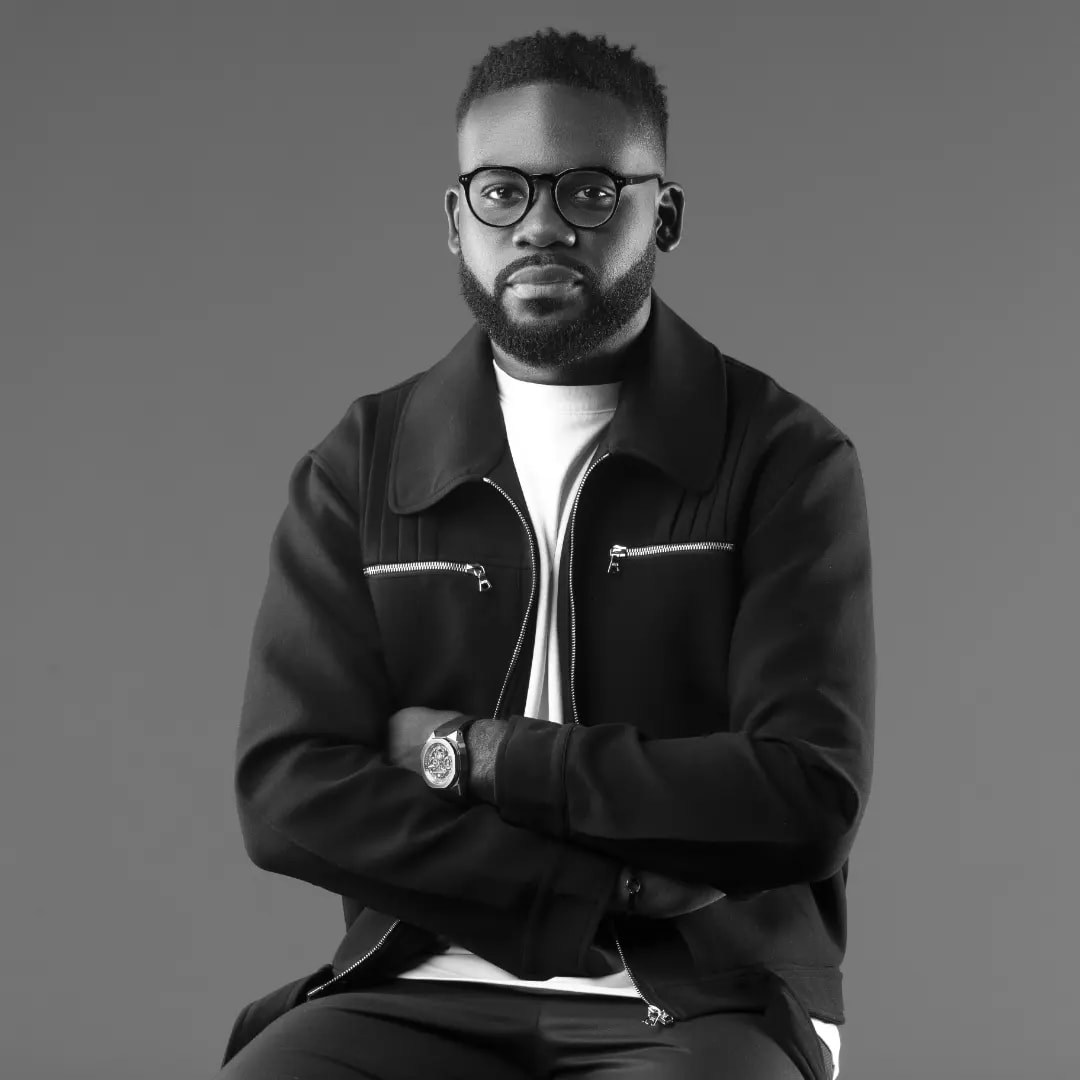 Mister Ricky - 🚨 Mais que se trame t'il entre le nouveau... | Facebook