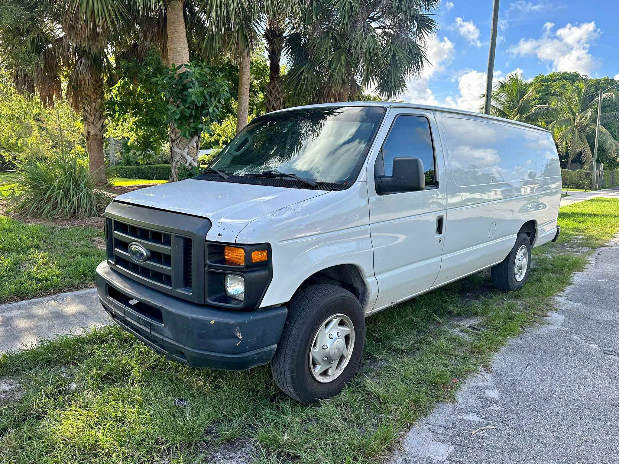2013 Ford E250 Cargo · Extended Van 3D