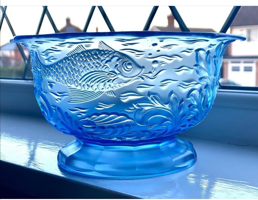 🔸“Girl in Pool,” uranium glass pin tray by Heinrich Hoffman