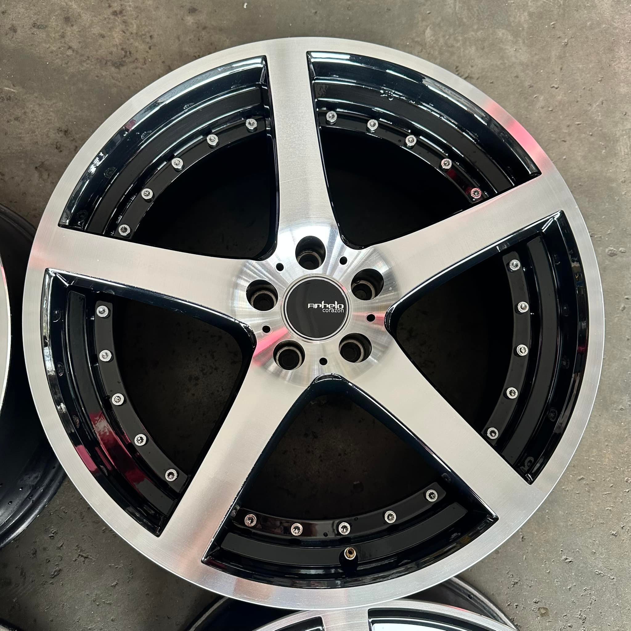 Used Sport Rim 20 ”————— Made In China Model - ANHELO CORAZON Size 