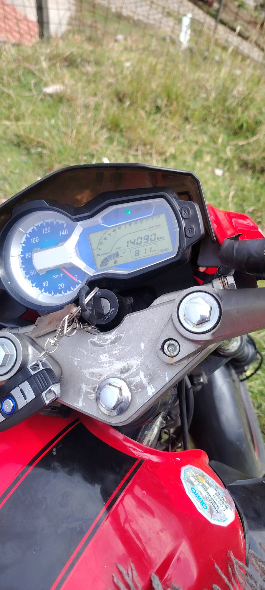 Vendo o cambio linda moto tundher R200 año 2020