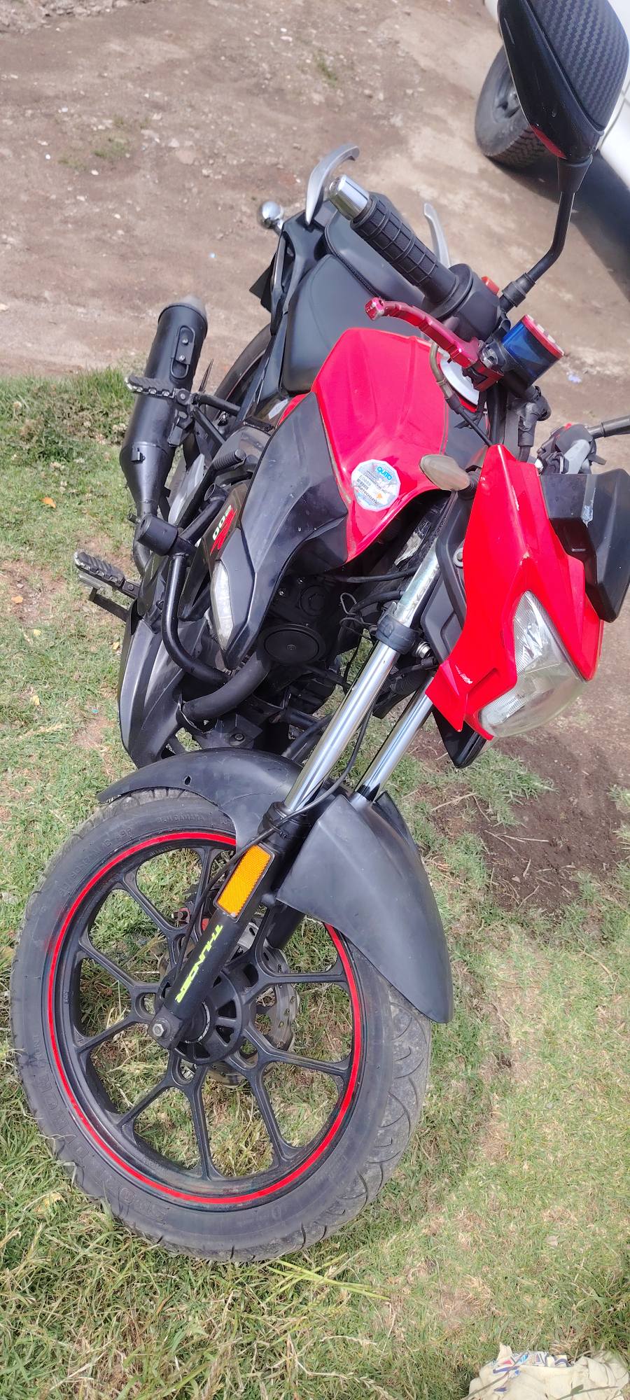 Vendo o cambio linda moto tundher R200 año 2020