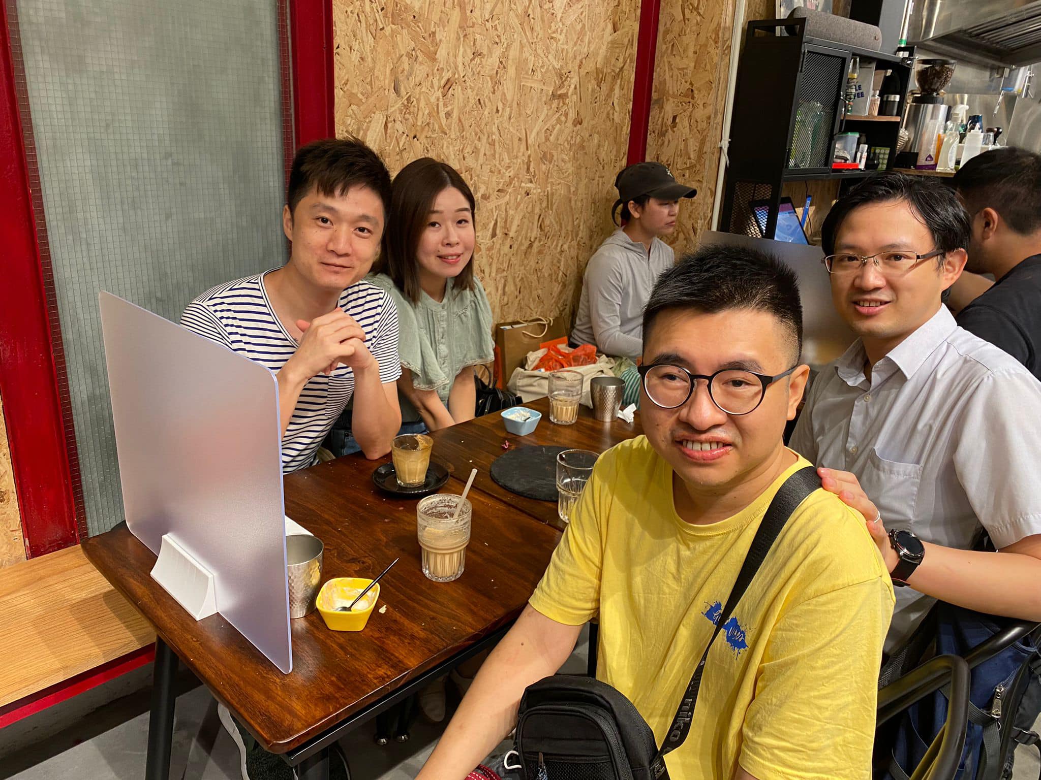 馮天樂博士 - 五絕•吃西餐 脆薯甘且長， 肉眼嫩而香。 奶酪真甜美， 攜朋共品嘗。 #五絕 #西餐 | Facebook