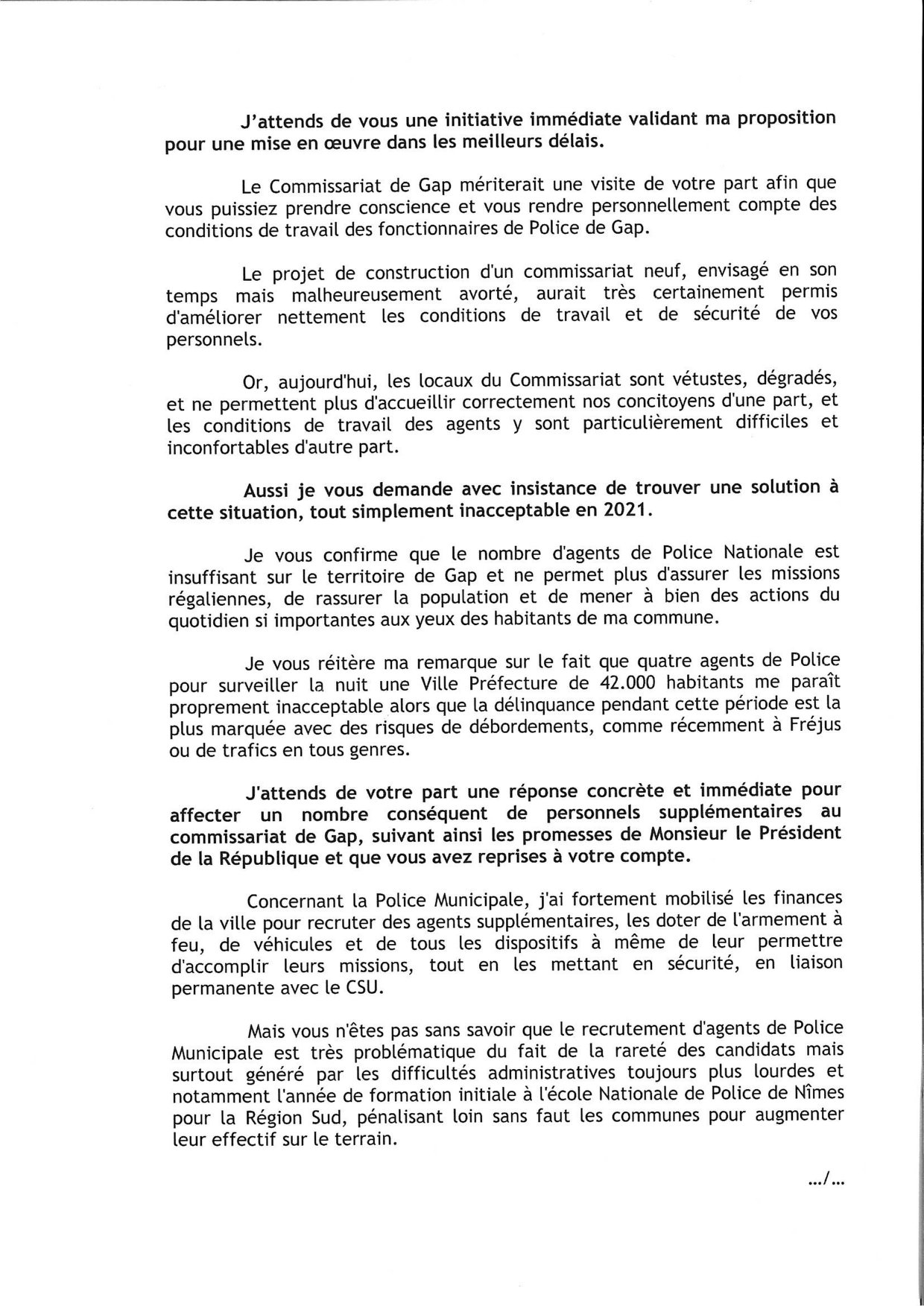 Demander Quelque Chose Avec Insistance