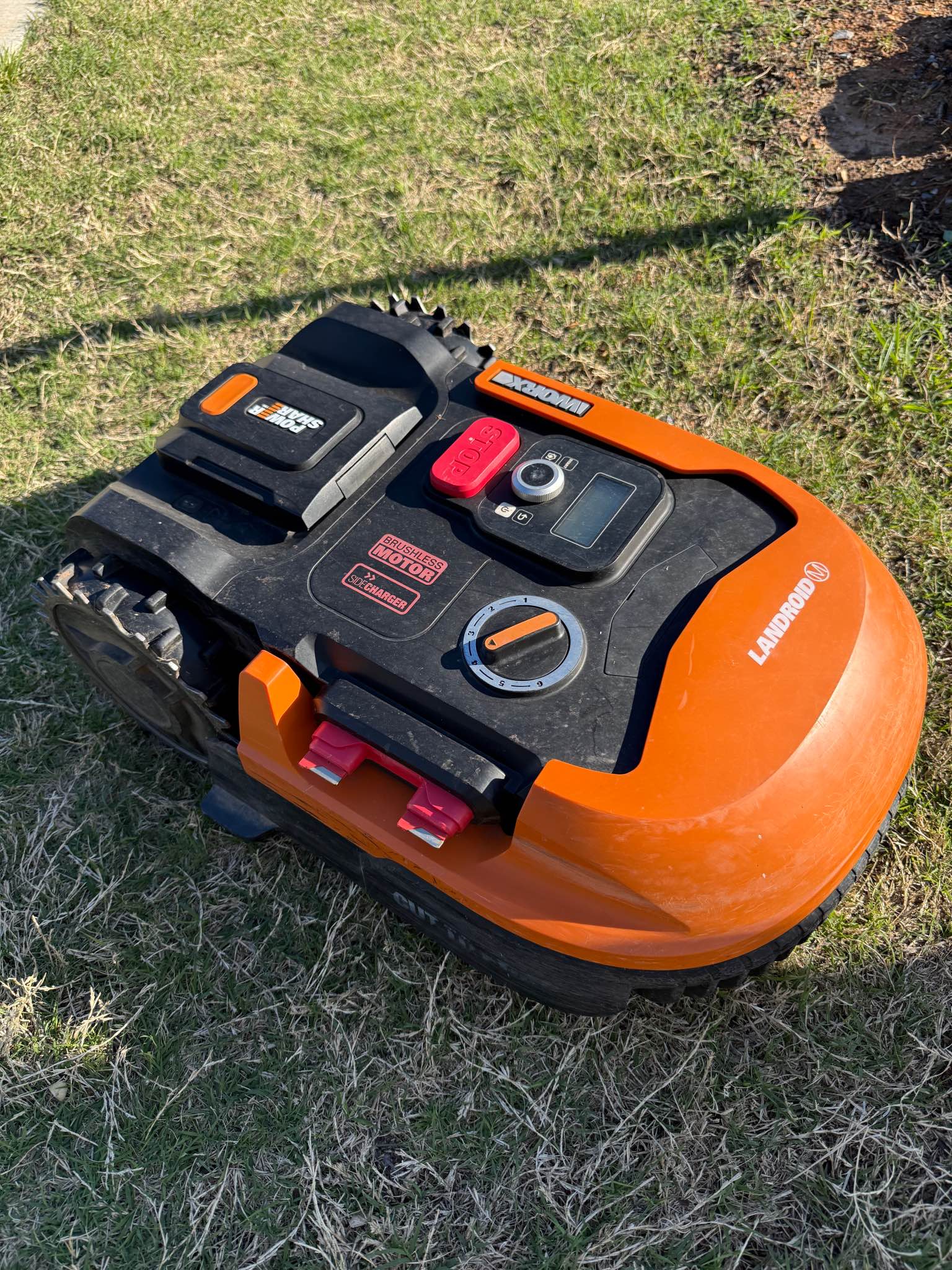 Worx Landroid WR147 Robotic Lawn Mower - with charging pad, shelter ...