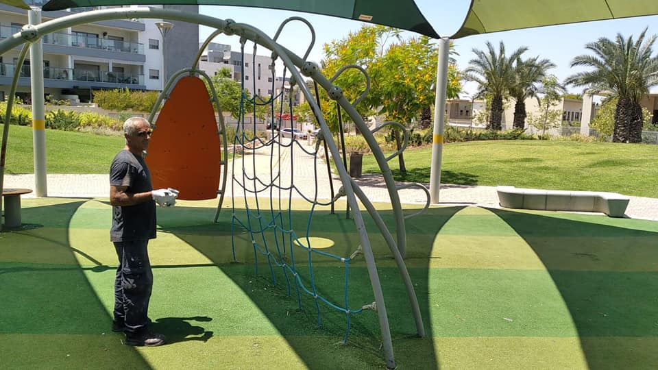זהירות צבע טרי. מחלקת התחזוקה של... - מועצה מקומית שוהם