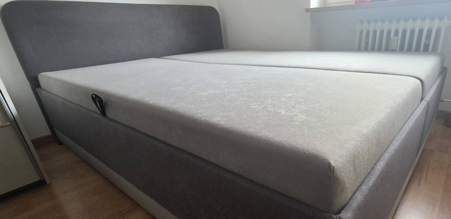Boxspringbett mit Matratze zu verkaufen Wir verkaufen unser stabiles und sehr gut erhaltenes Boxspringbett mit zwei großen, separaten Schubladen. Die Matratze wurde zusätzlich gekauft, ist noch keine zwei Jahre alt und befindet