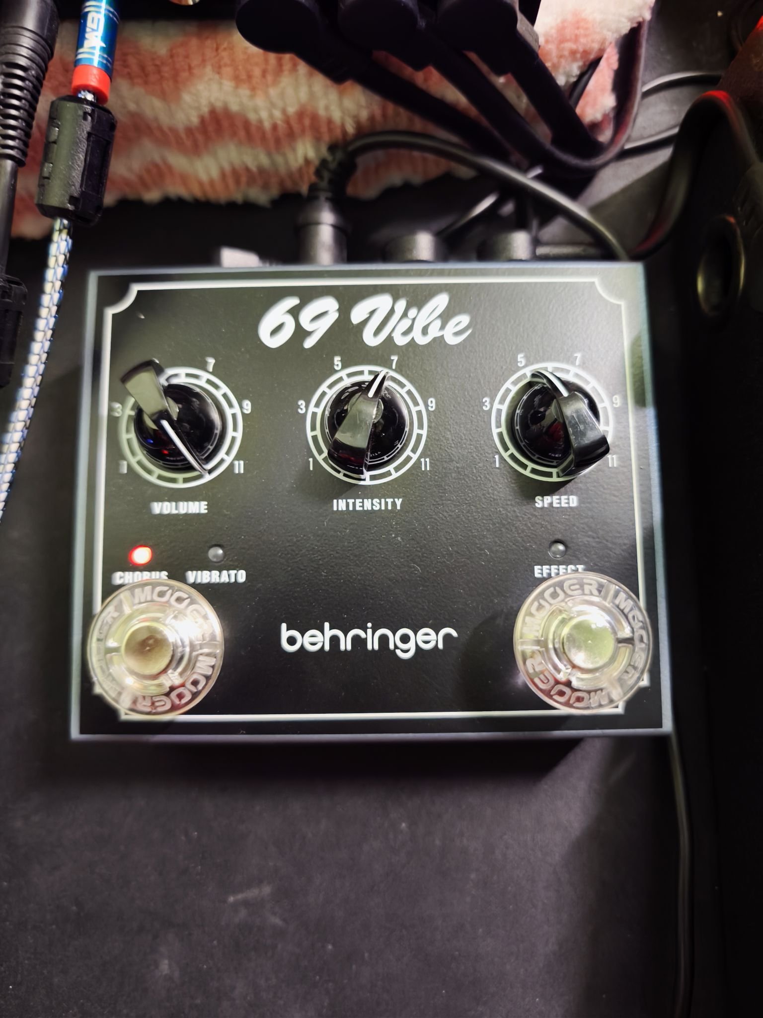 Behringer 69 VIBE expression pedal full speed range control