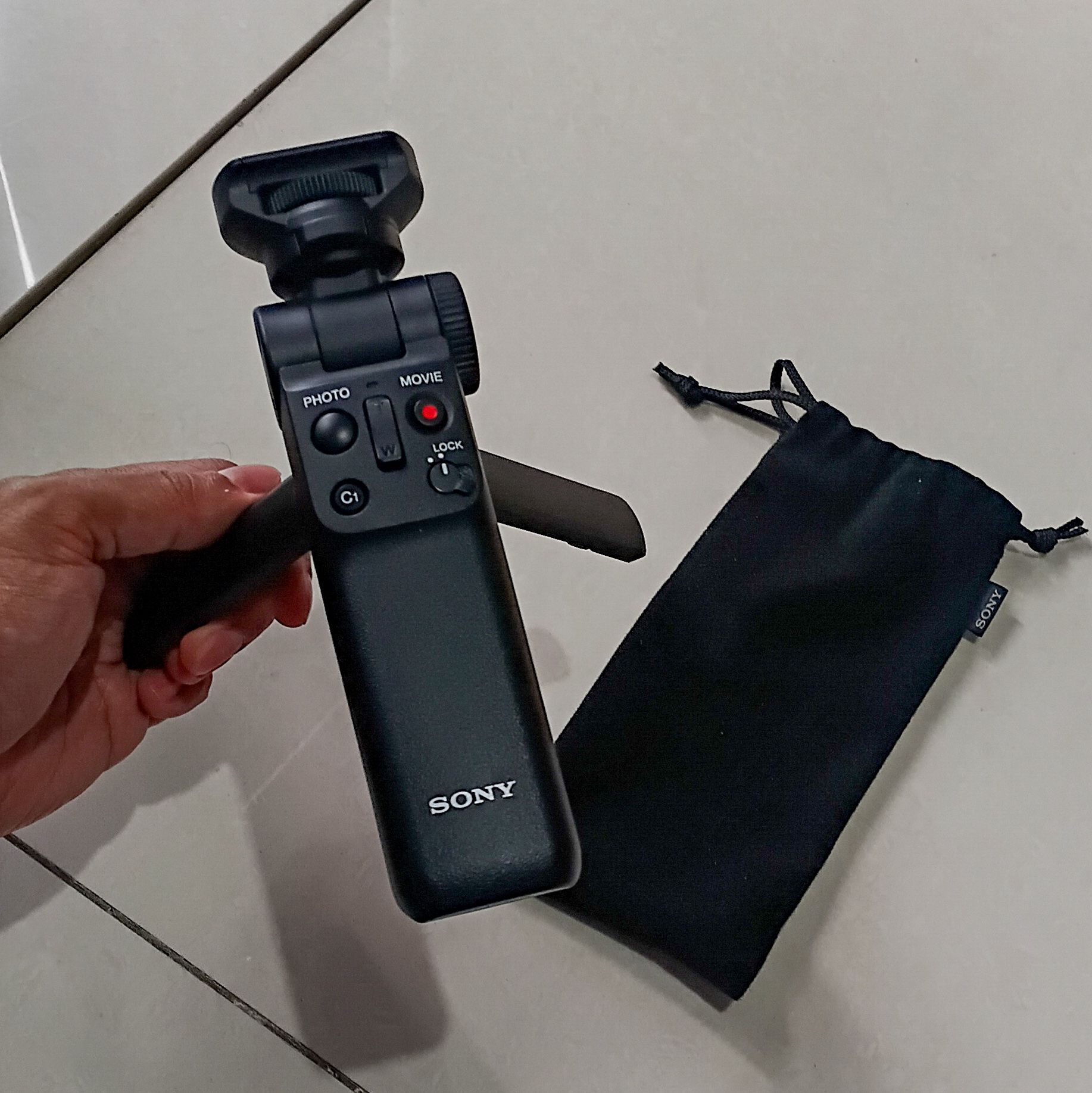 Does anyone have experience with Sony wireless shooting grip GP