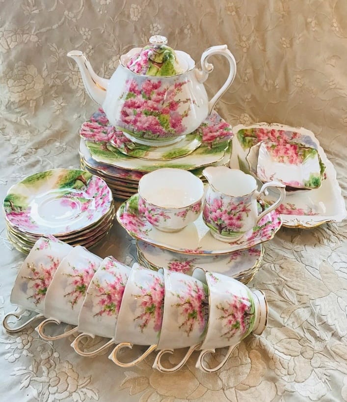 Royal Albert cherry blossom time dinner set, 🌸🌿🌳🌿🌸